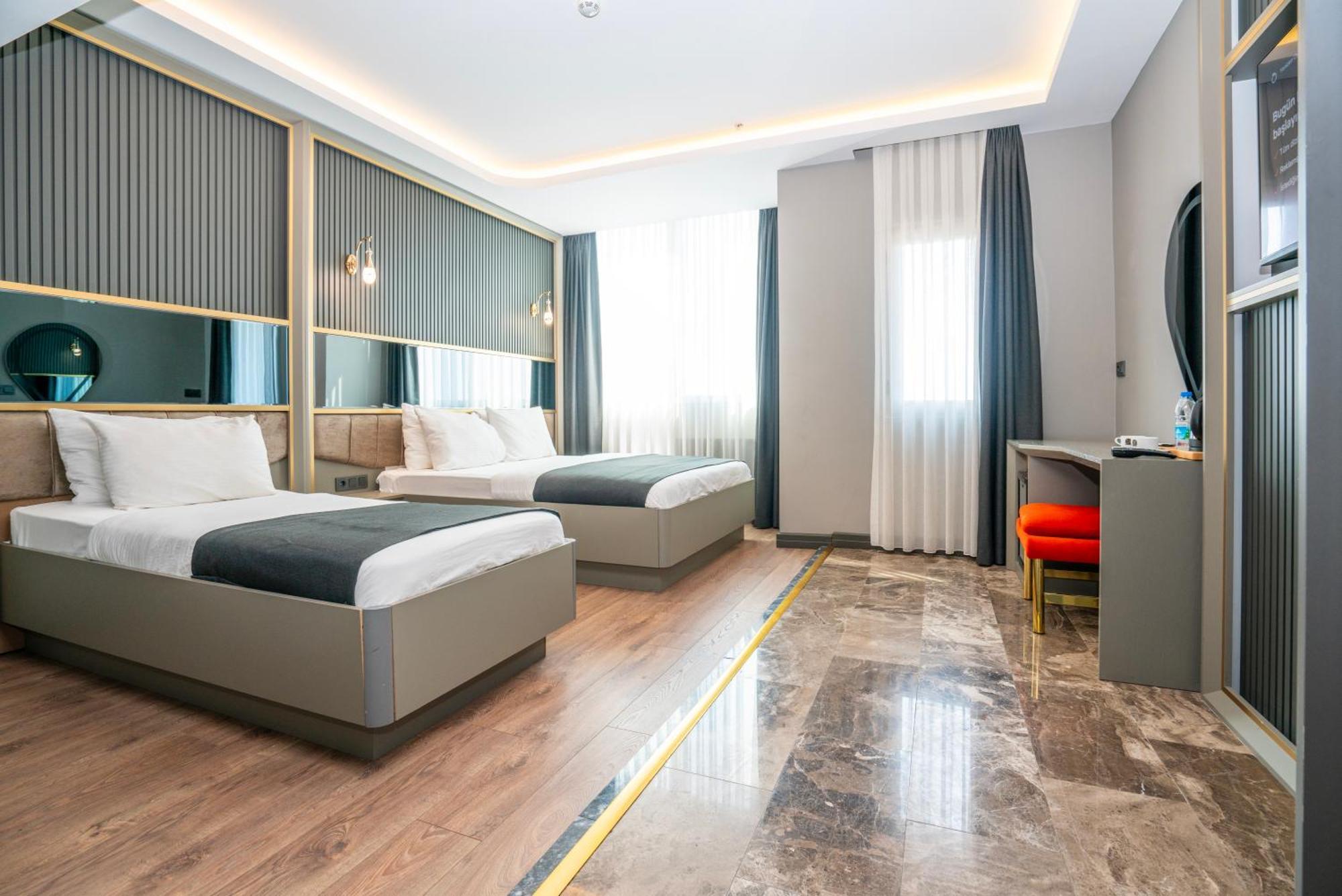 216 Ruby Otel
