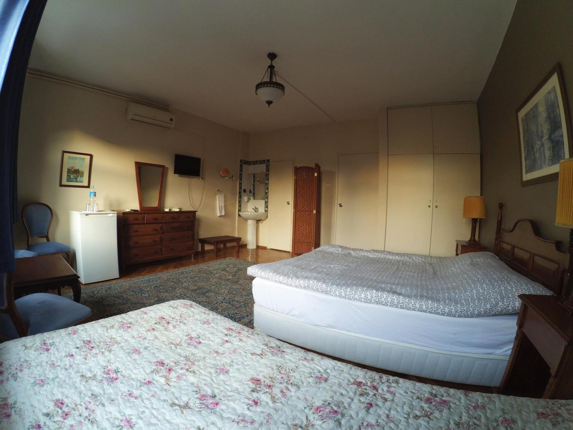 Hotel Berk - Grandma's House 3*