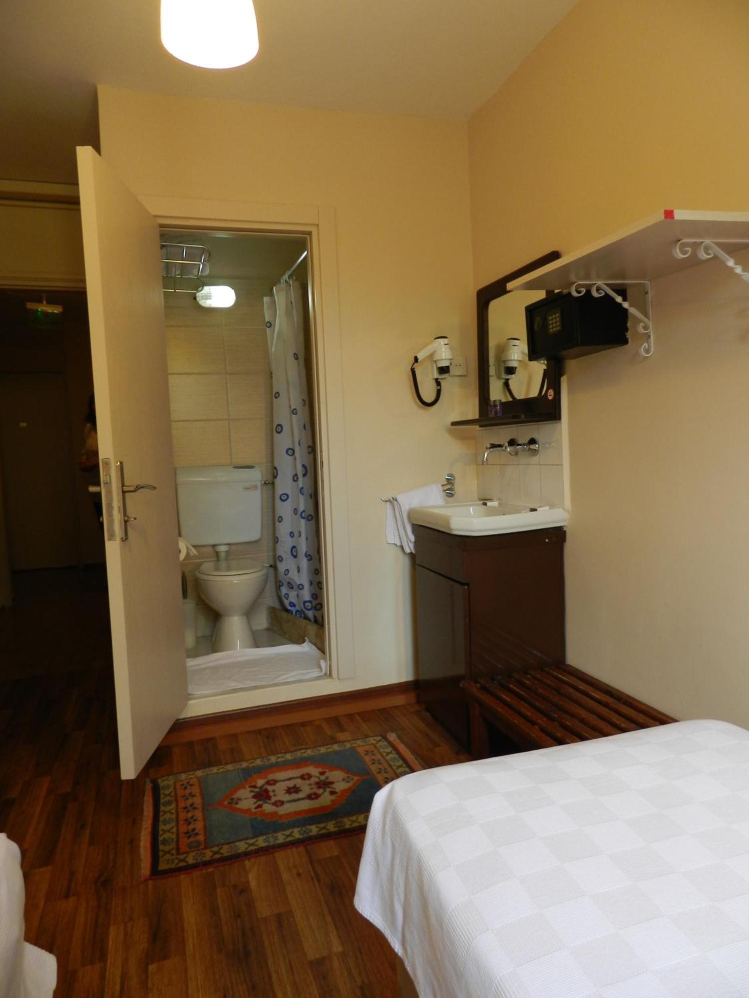 Berk - Grandma's House Hotel