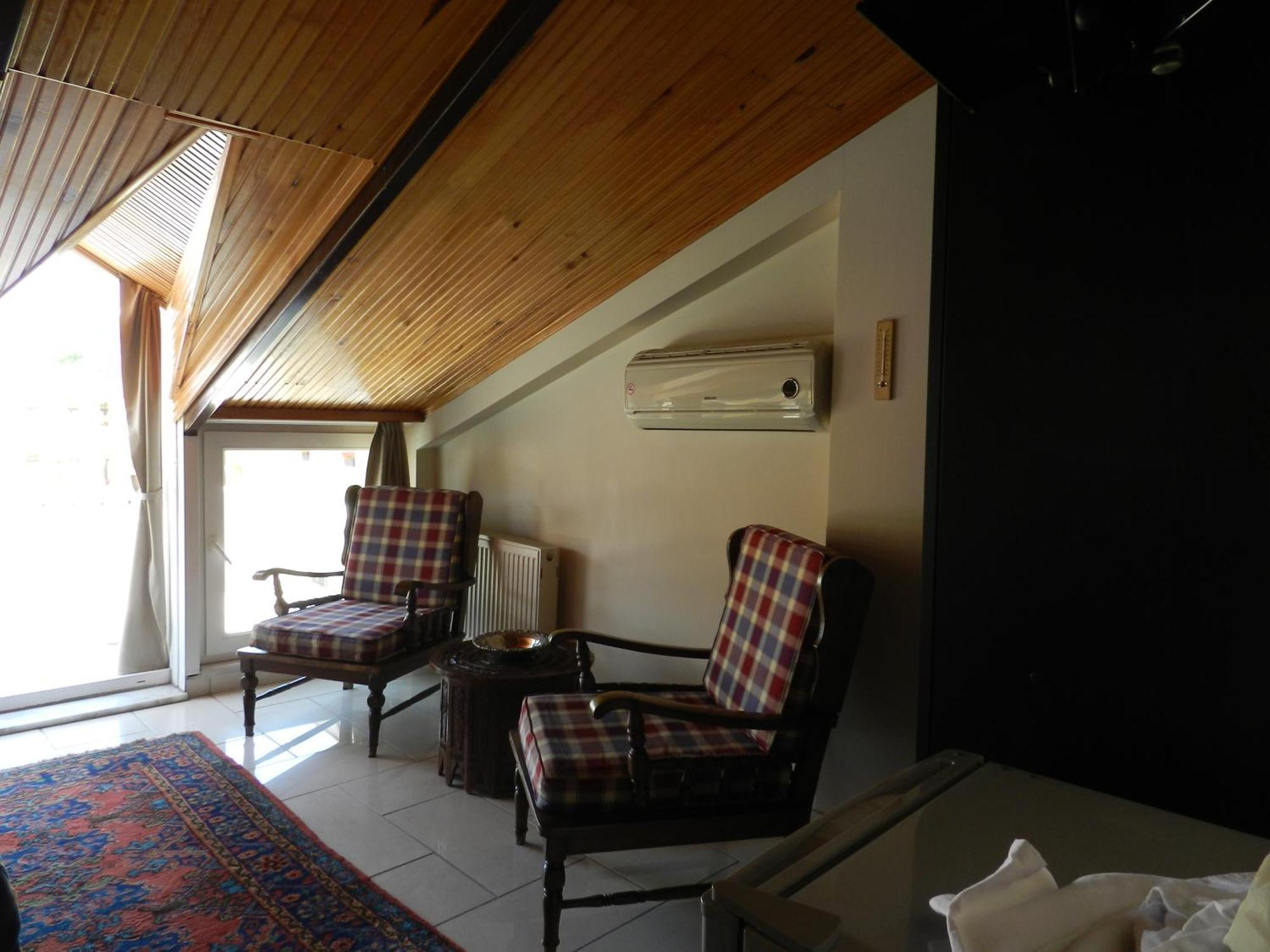 Hotel Berk - Grandma's House 3*