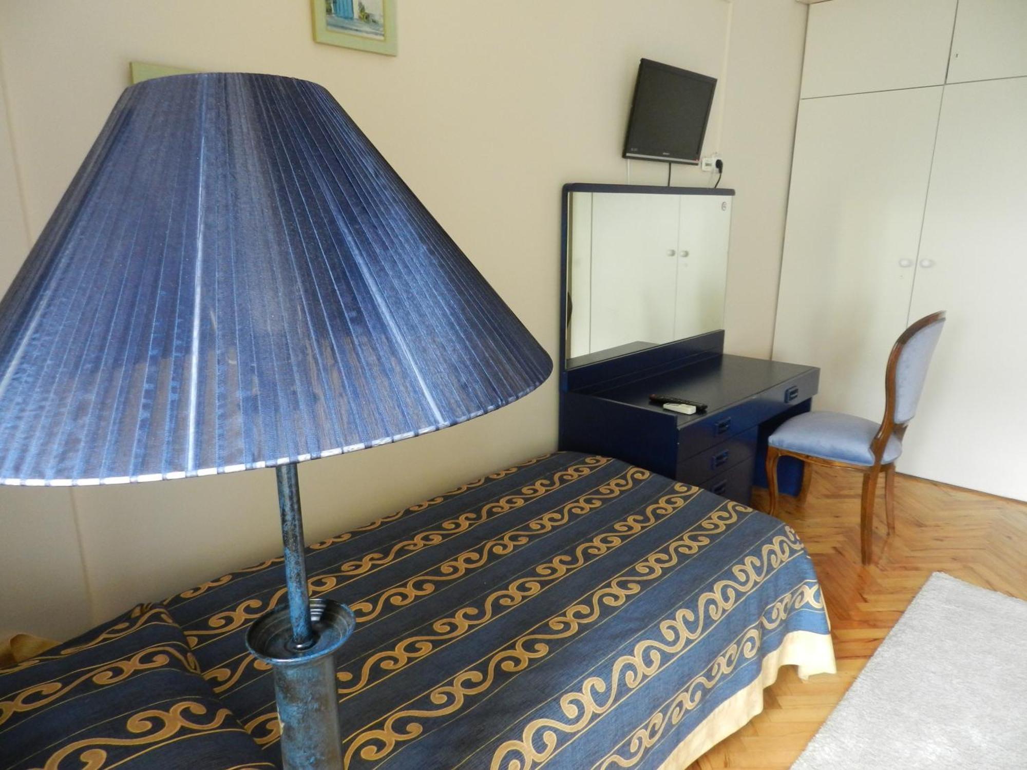 Berk - Grandma's House Hotel