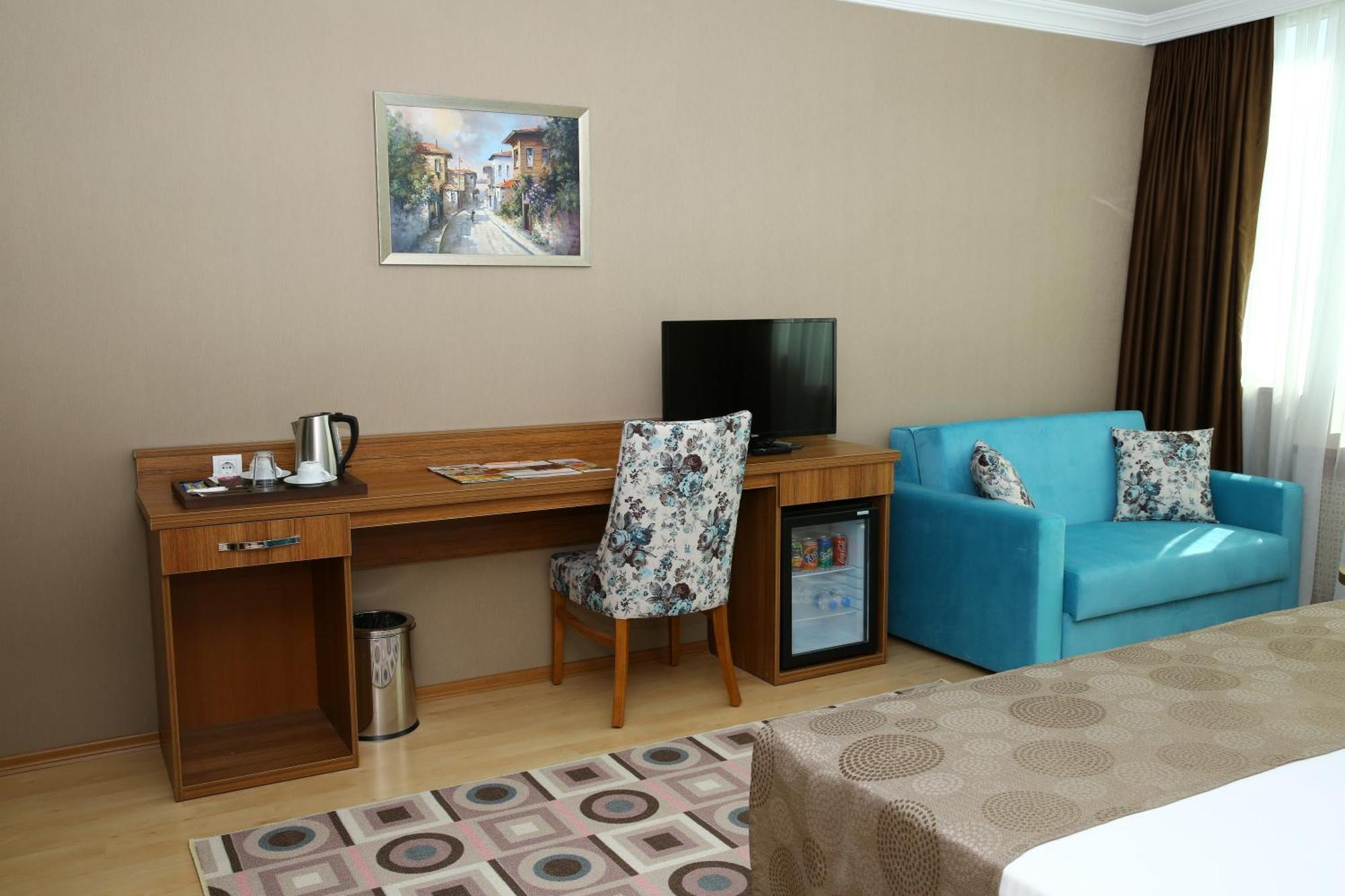 Golden Lounge Hotel