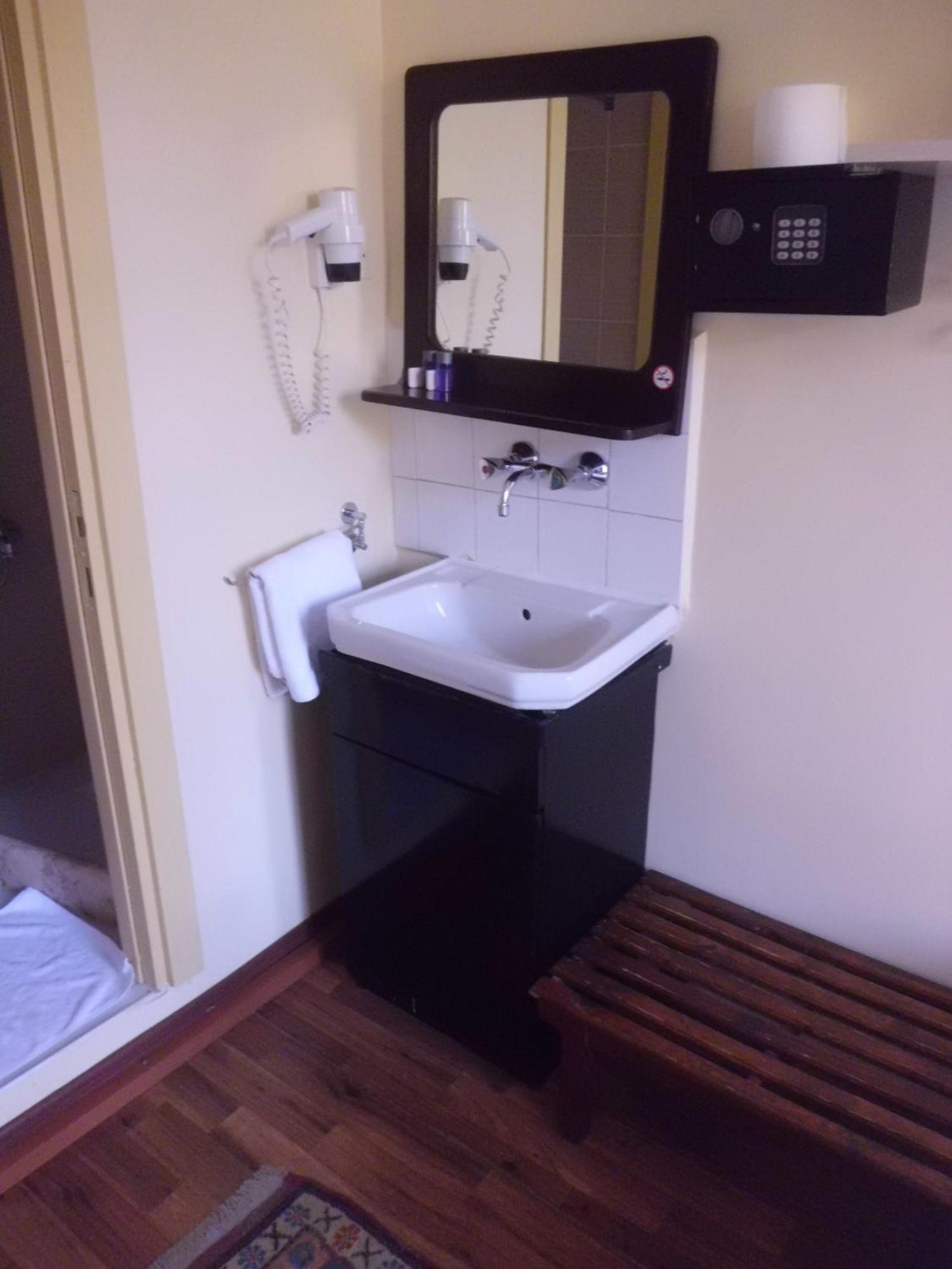 Hotel Berk - Grandma's House 3*