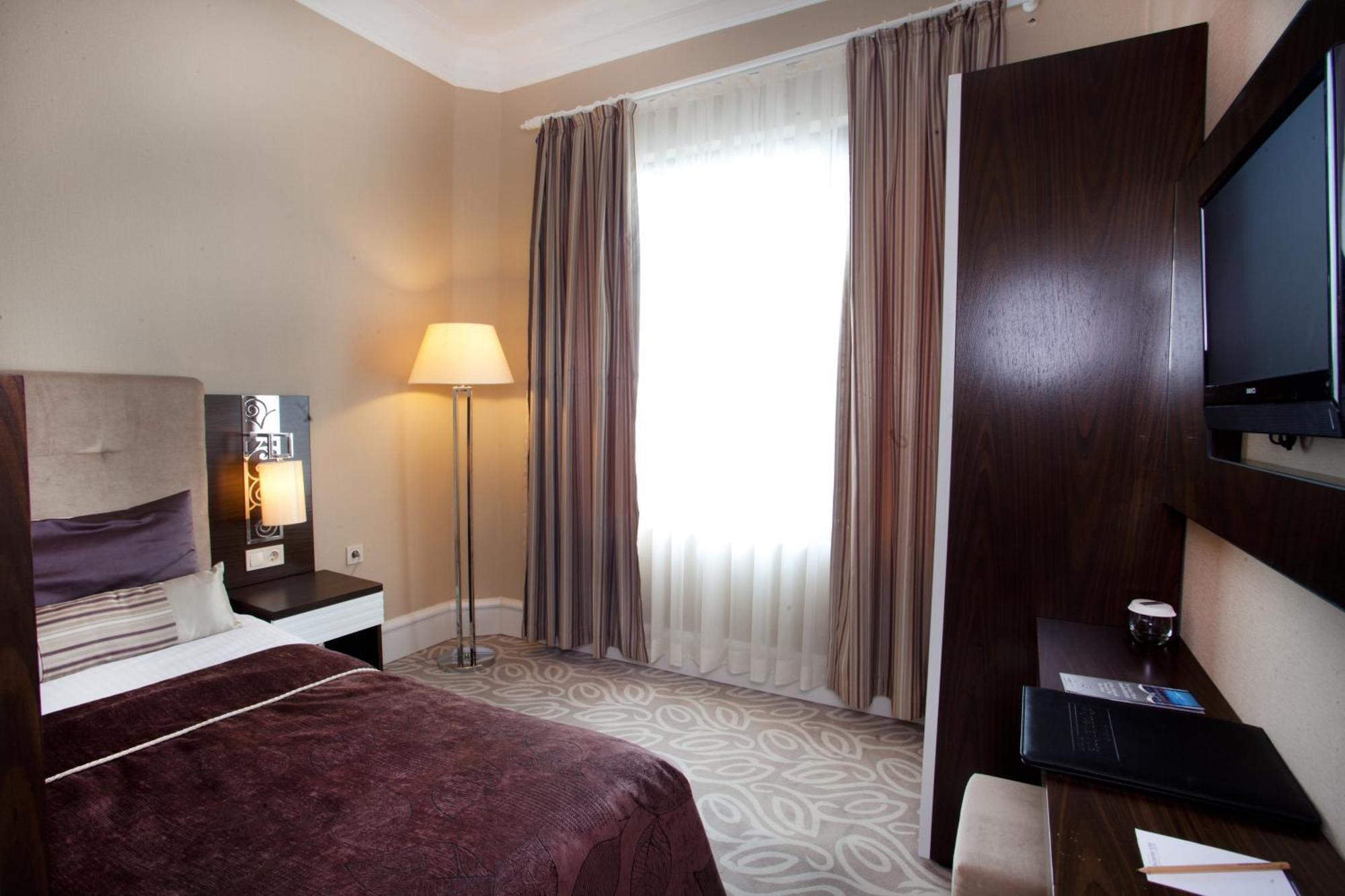 Center Taksim Hotel 4*