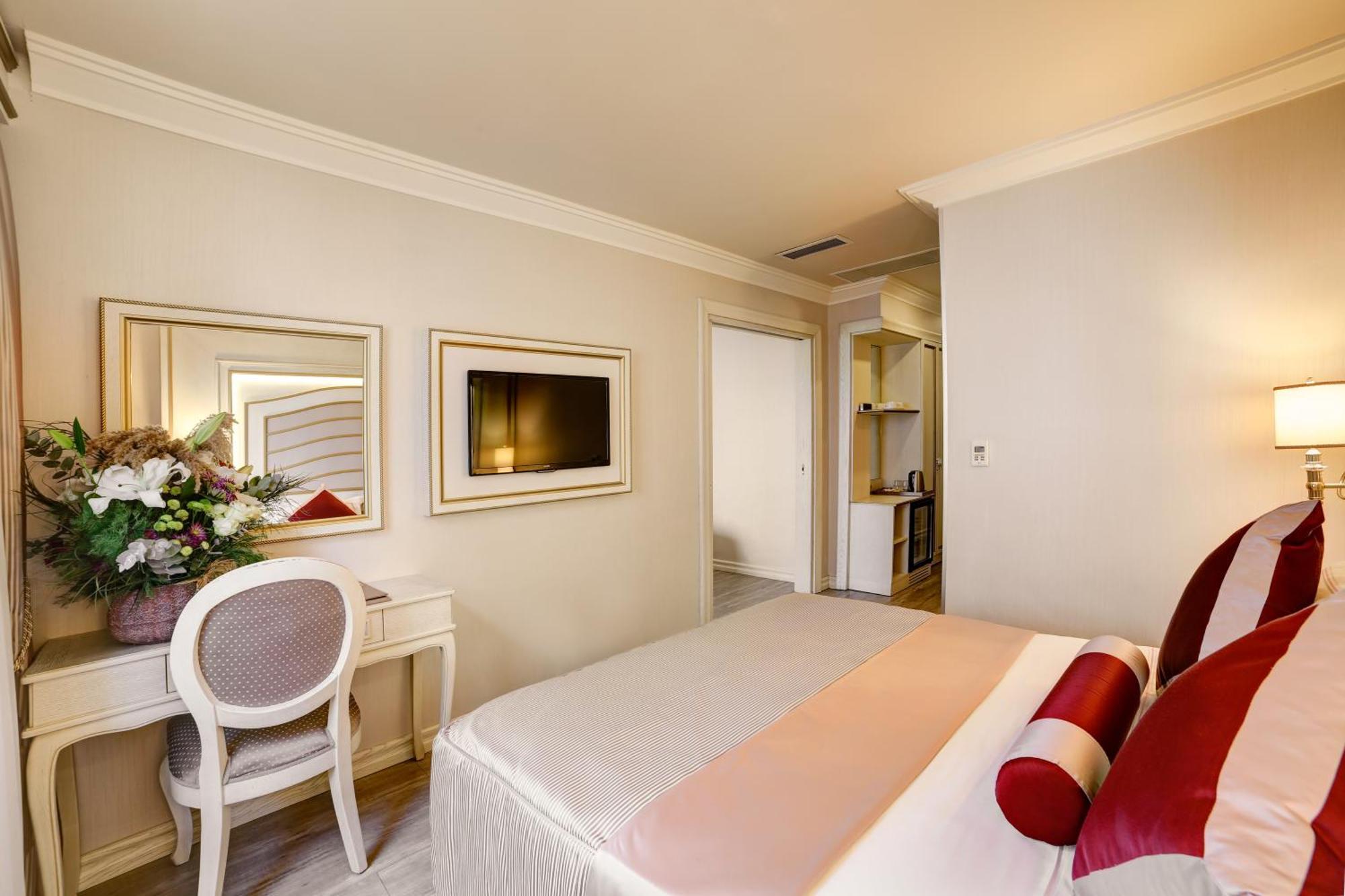 Otel Halifaks 4*
