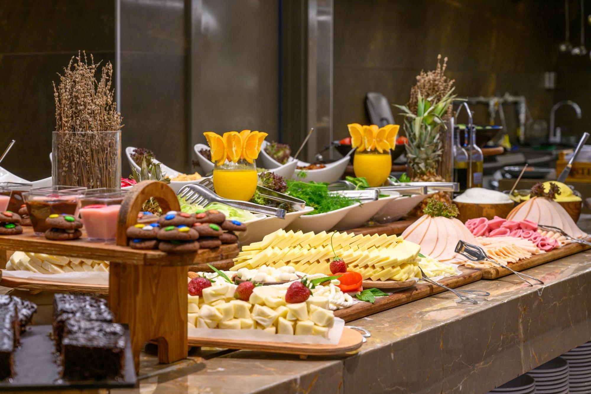Ramada By Wyndham Grand Bazaar Hotel