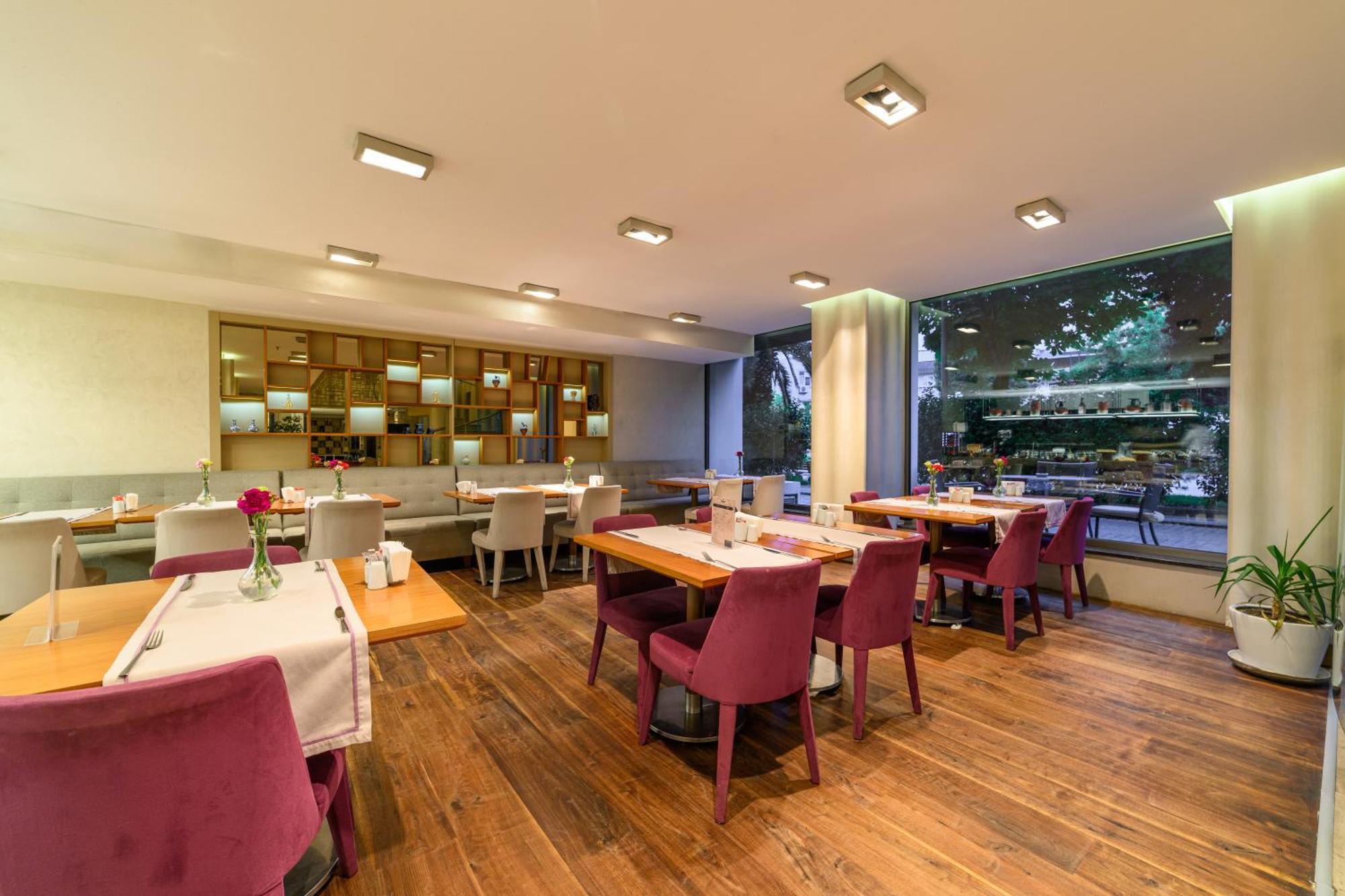 Ramada By Wyndham Grand Bazaar Hotel 4*
