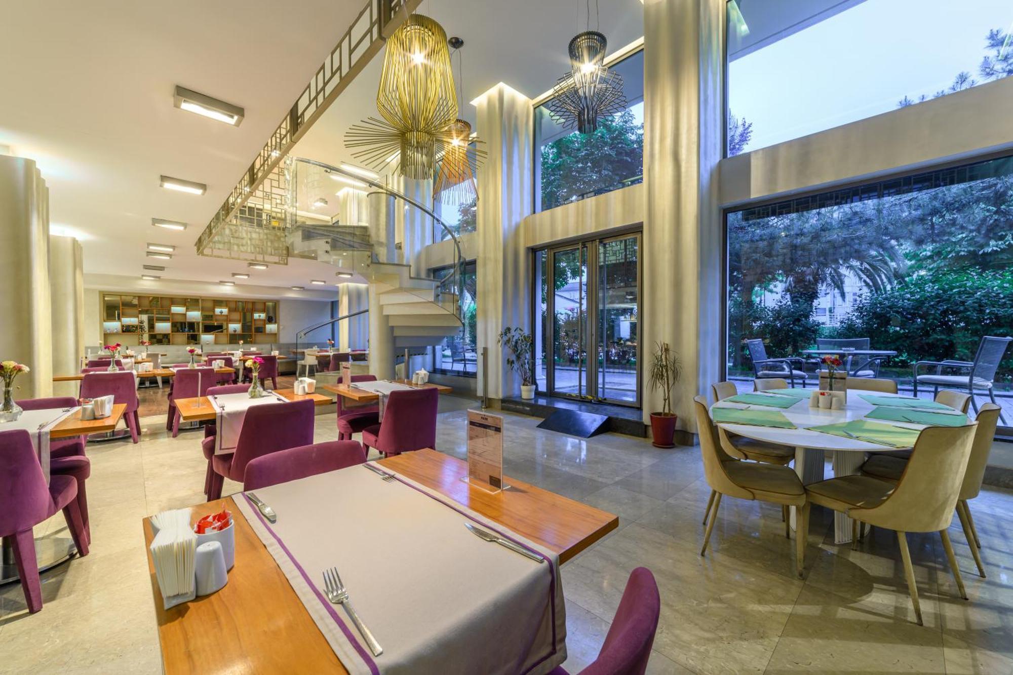 Hotel Ramada By Wyndham Grand Bazaar 4*