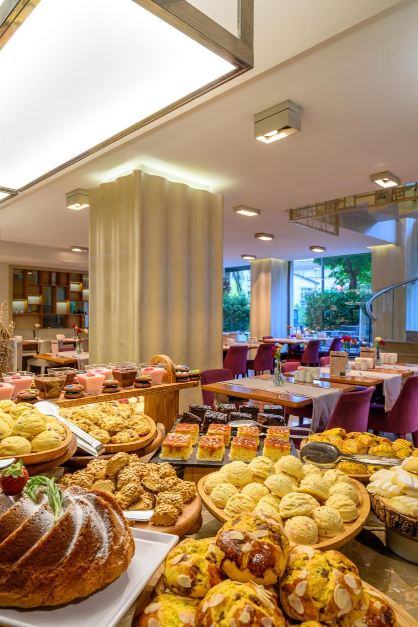 Ramada By Wyndham Grand Bazaar 4*