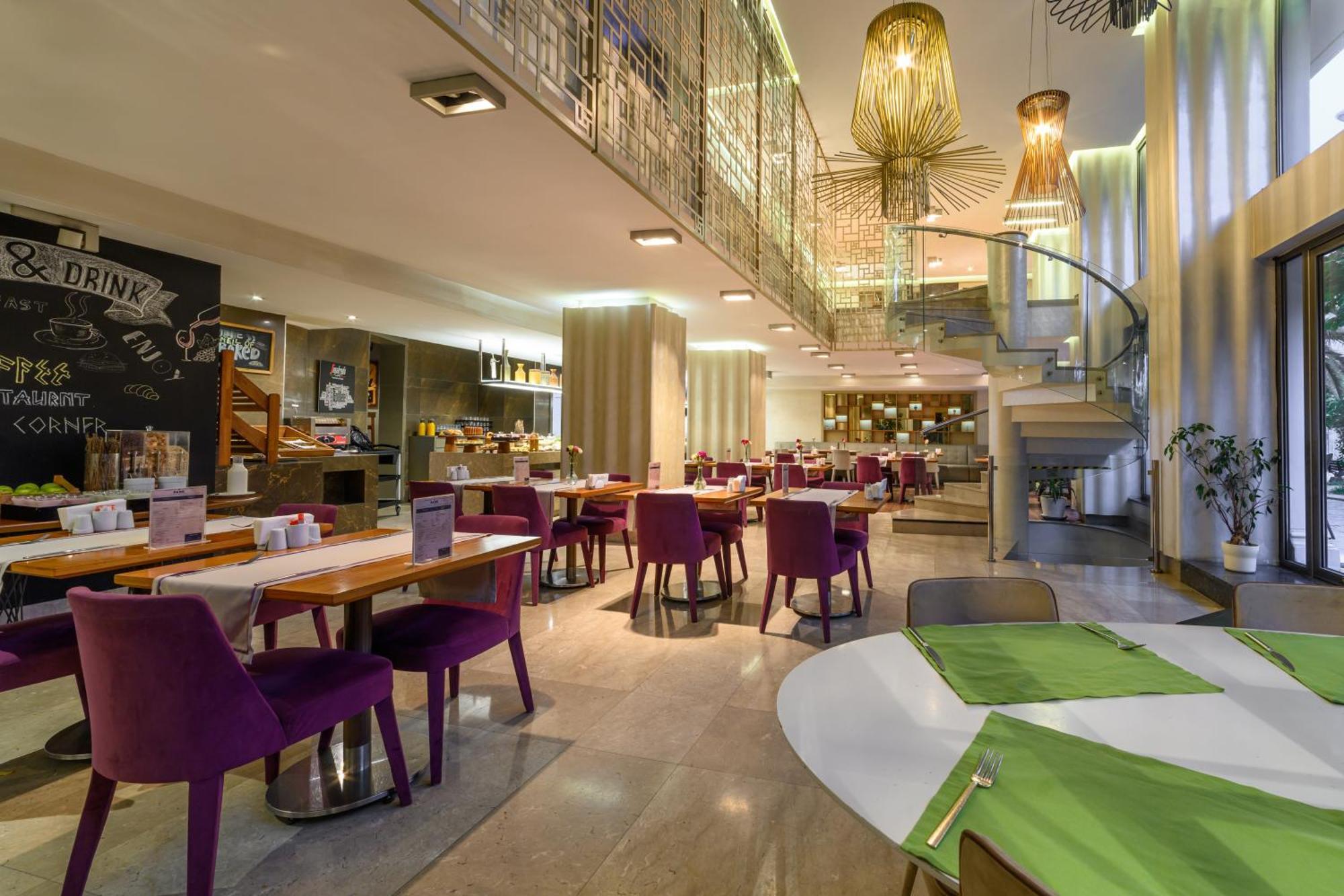 Hotel Ramada By Wyndham Grand Bazaar