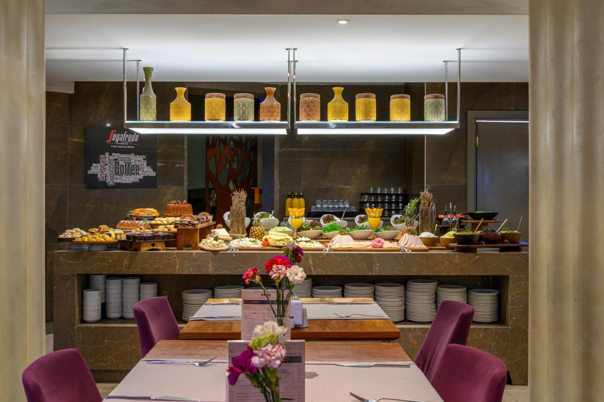 Ramada By Wyndham Grand Bazaar Hotel 4*