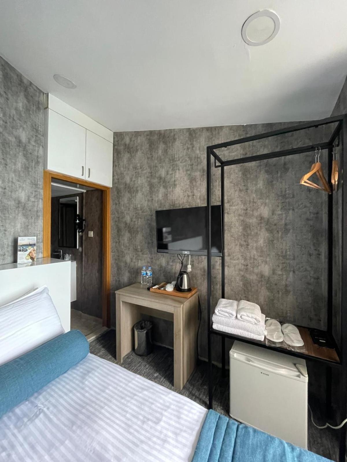 Weingart Port Seaside Hotel *