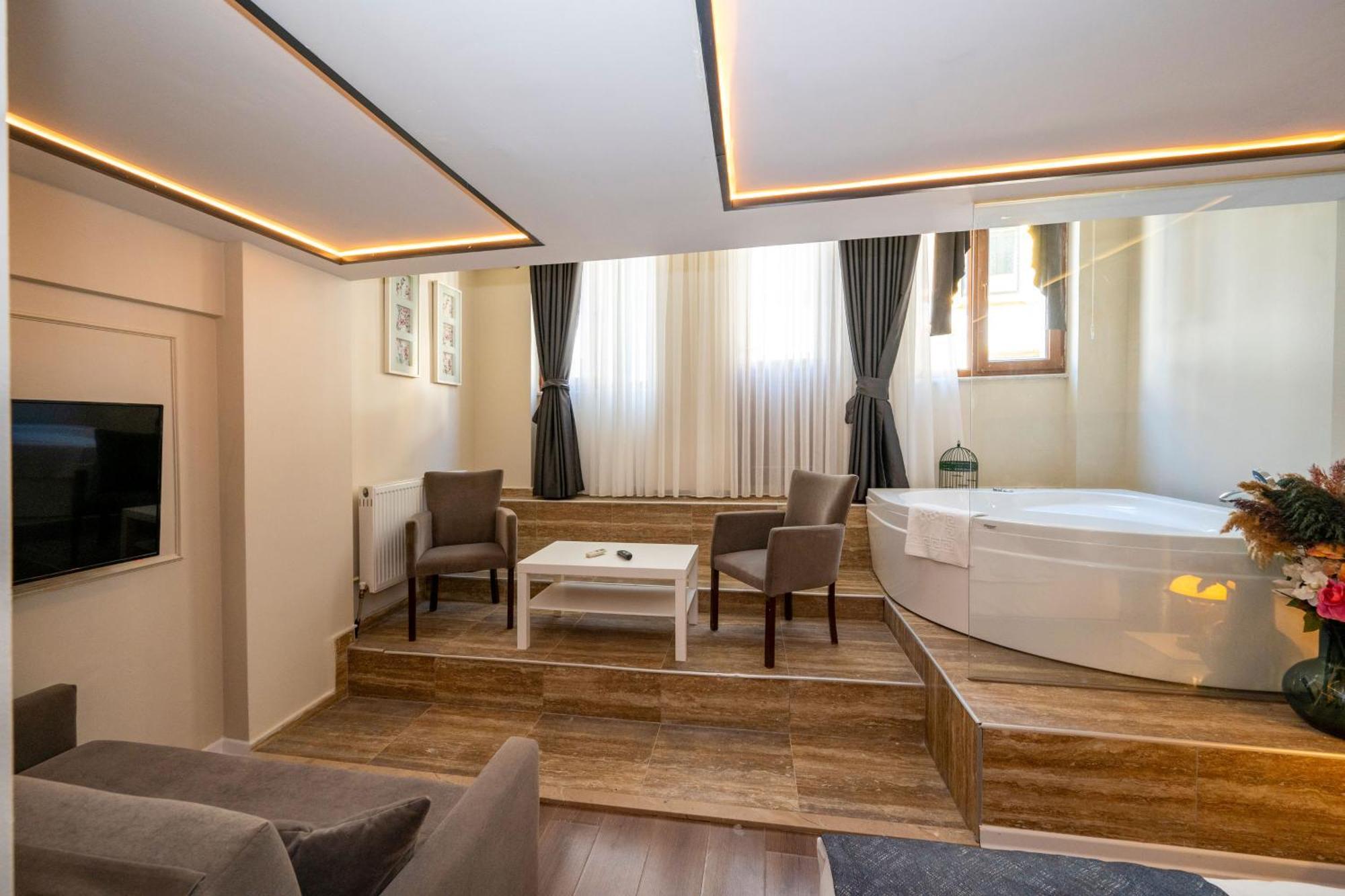 Aiza Aparthotel