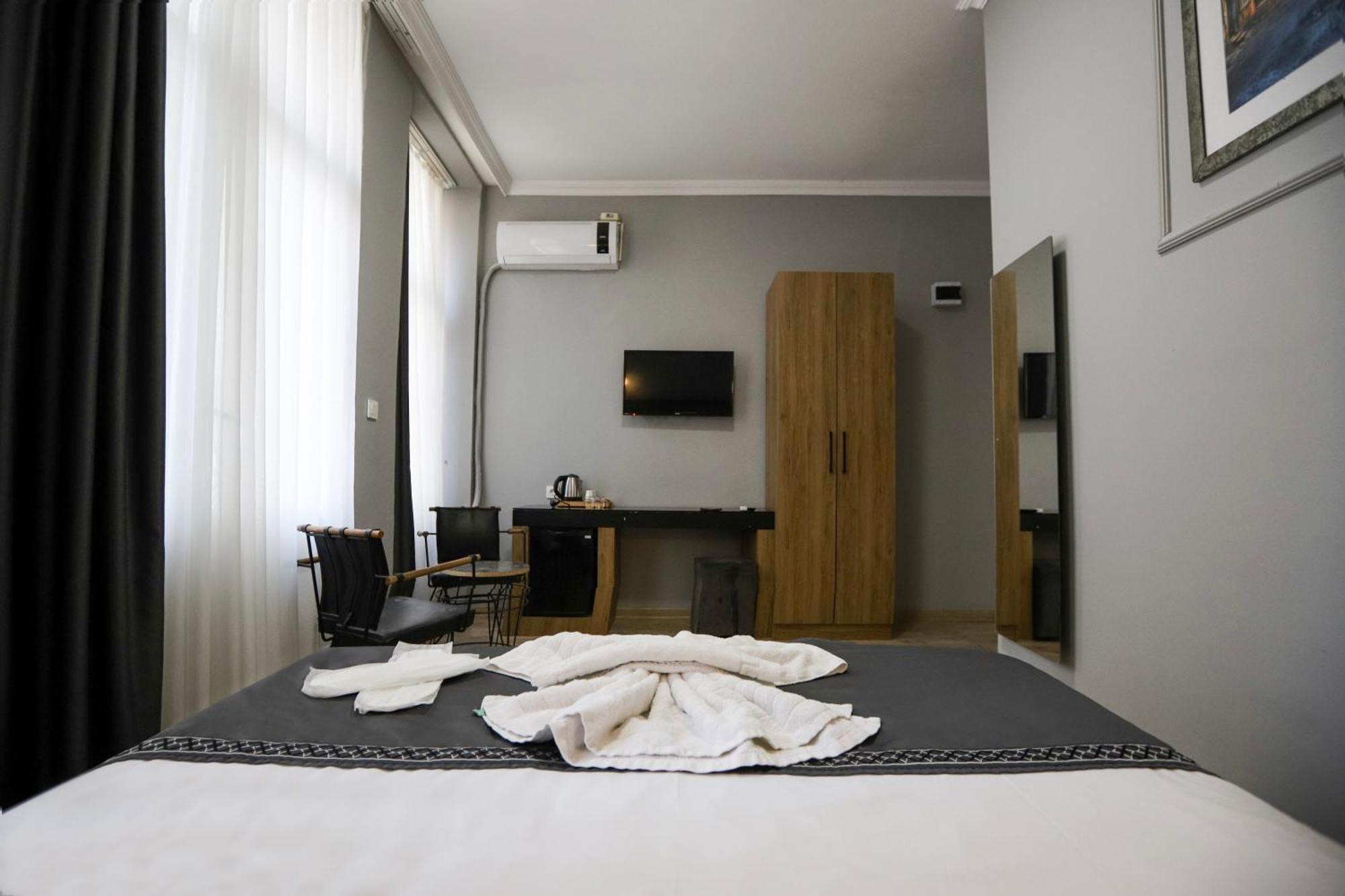 La Pera Hotel