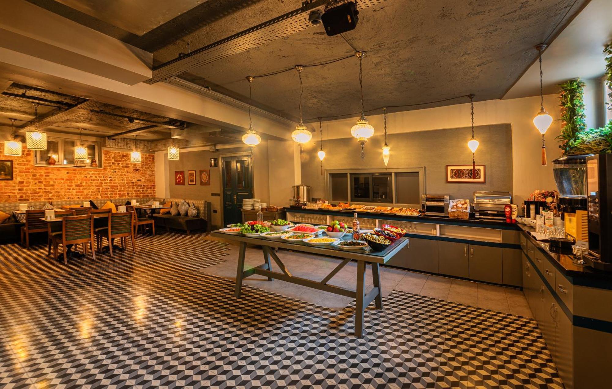 Otel Azade Premier