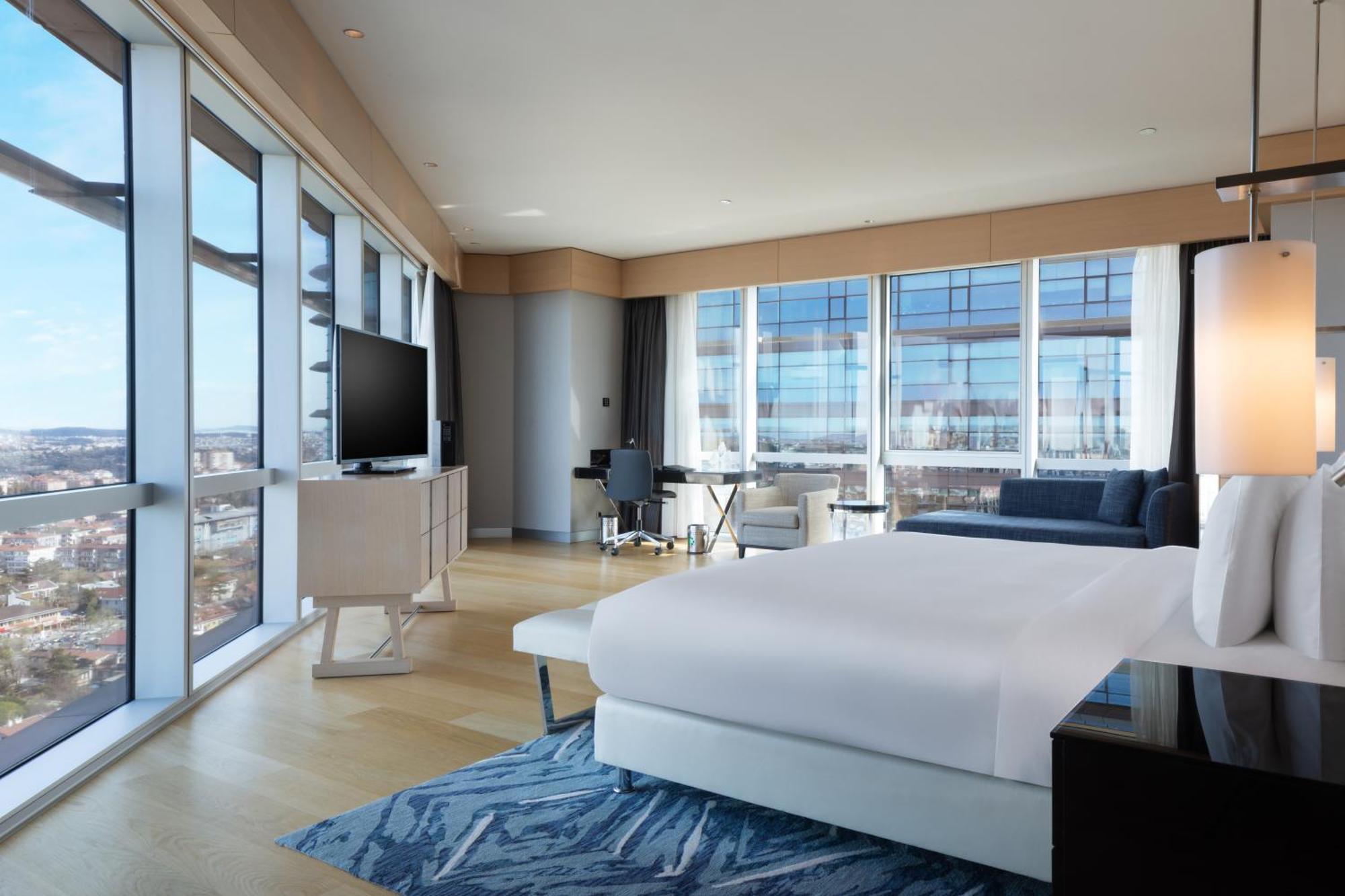 Hotel Wyndham Grand Levent & Conference Center 5*