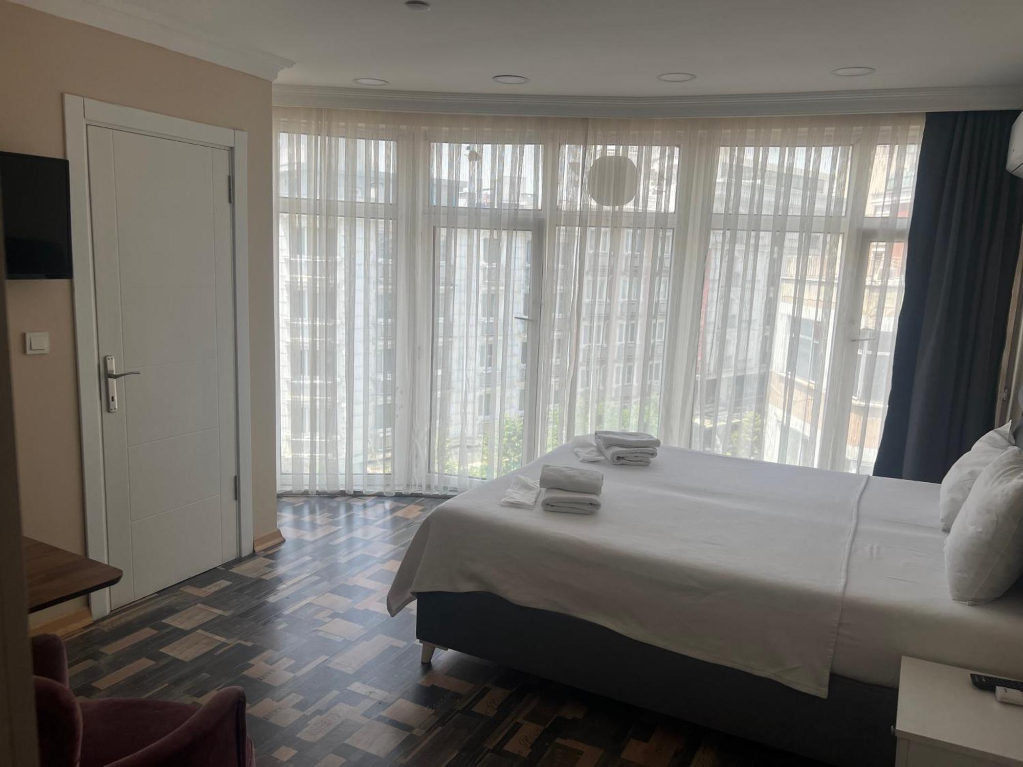 King Hotel *