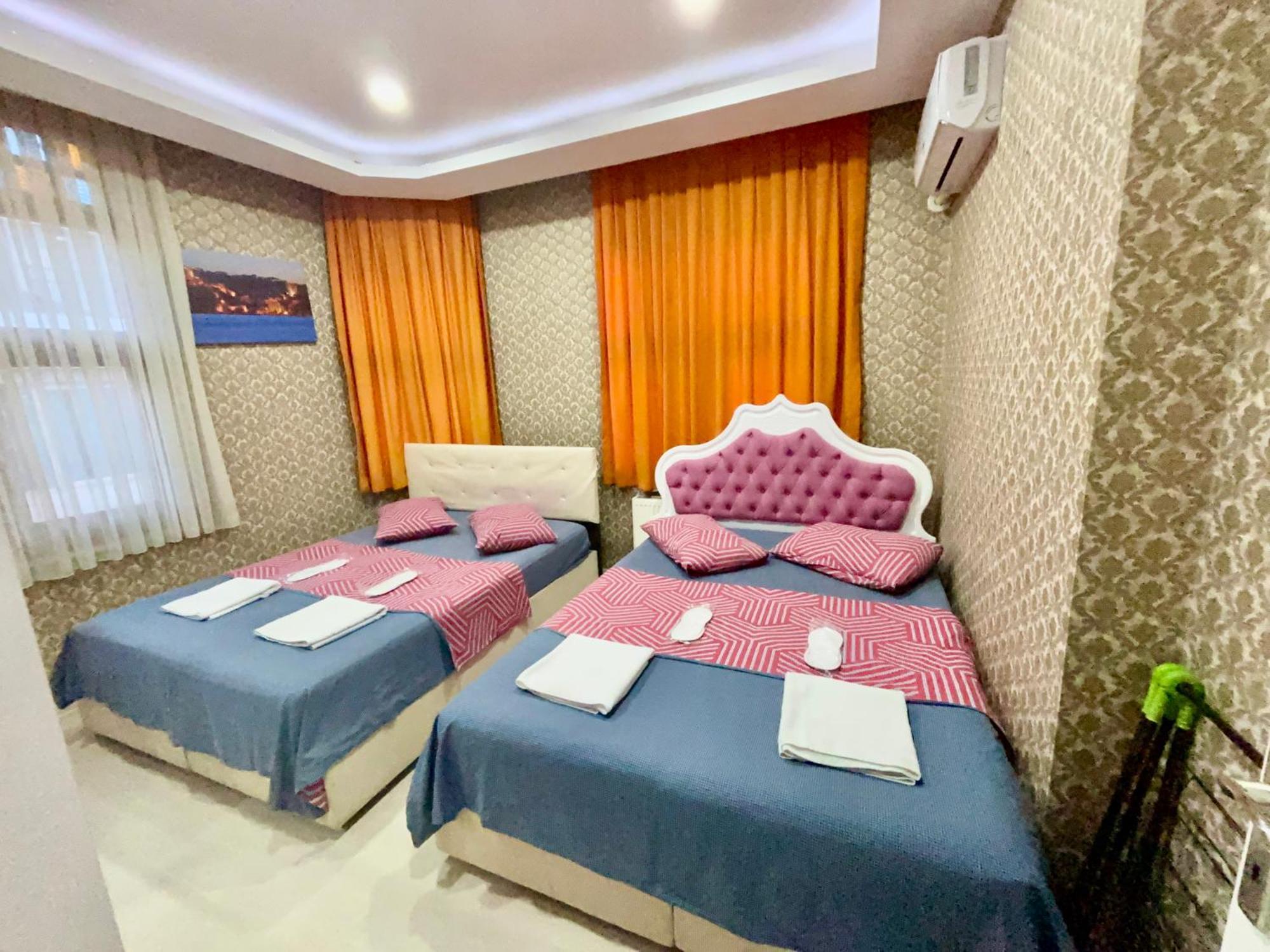 Aparthotel White *
