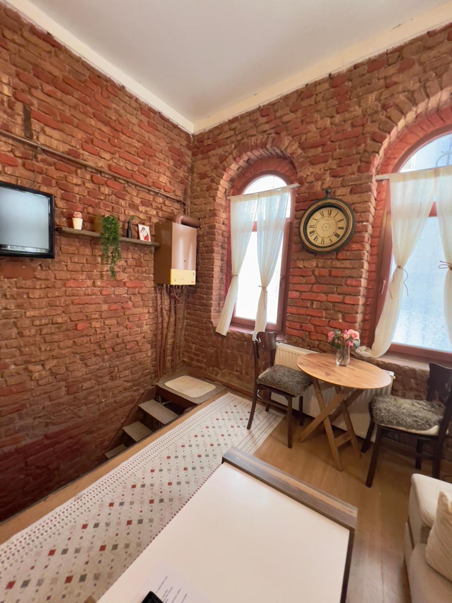 Historical Dublex In Center Of Taksim Apartment *