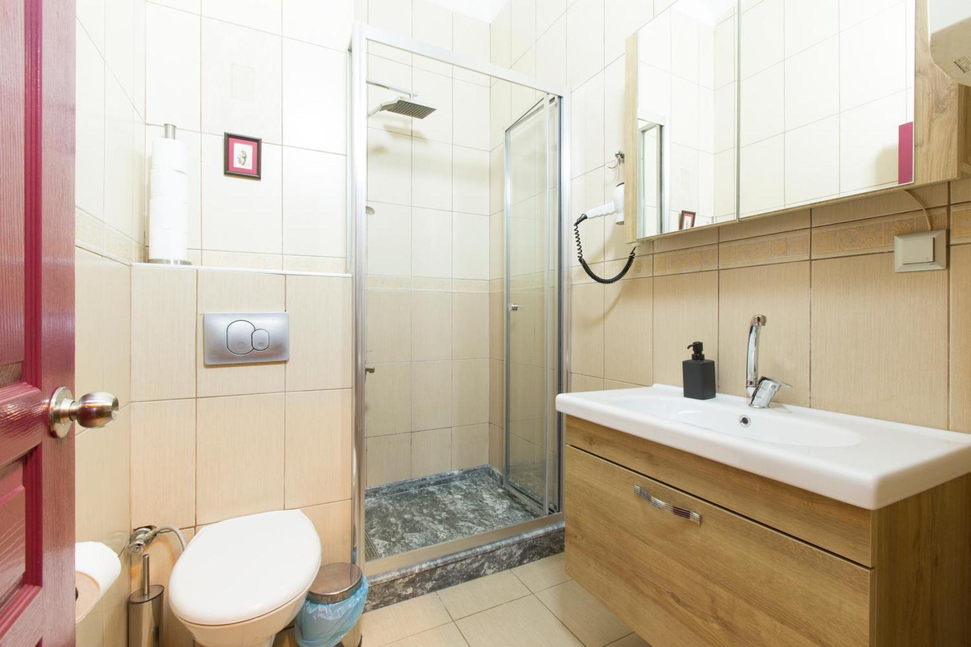 Istiklal Hotel *