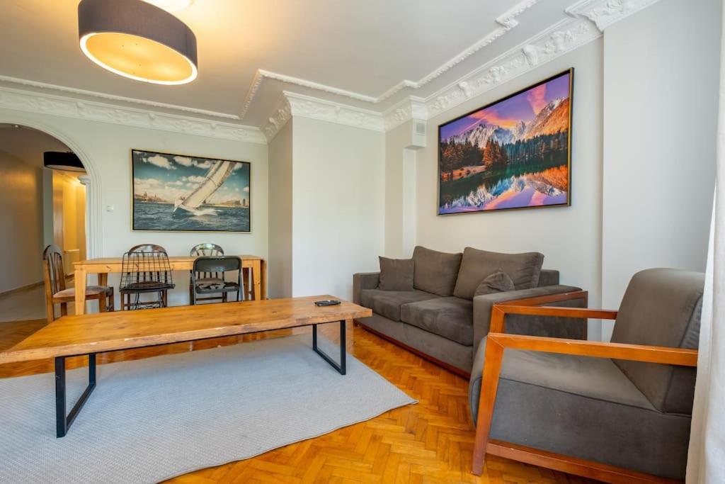 3-bedroom Flat Apartment
