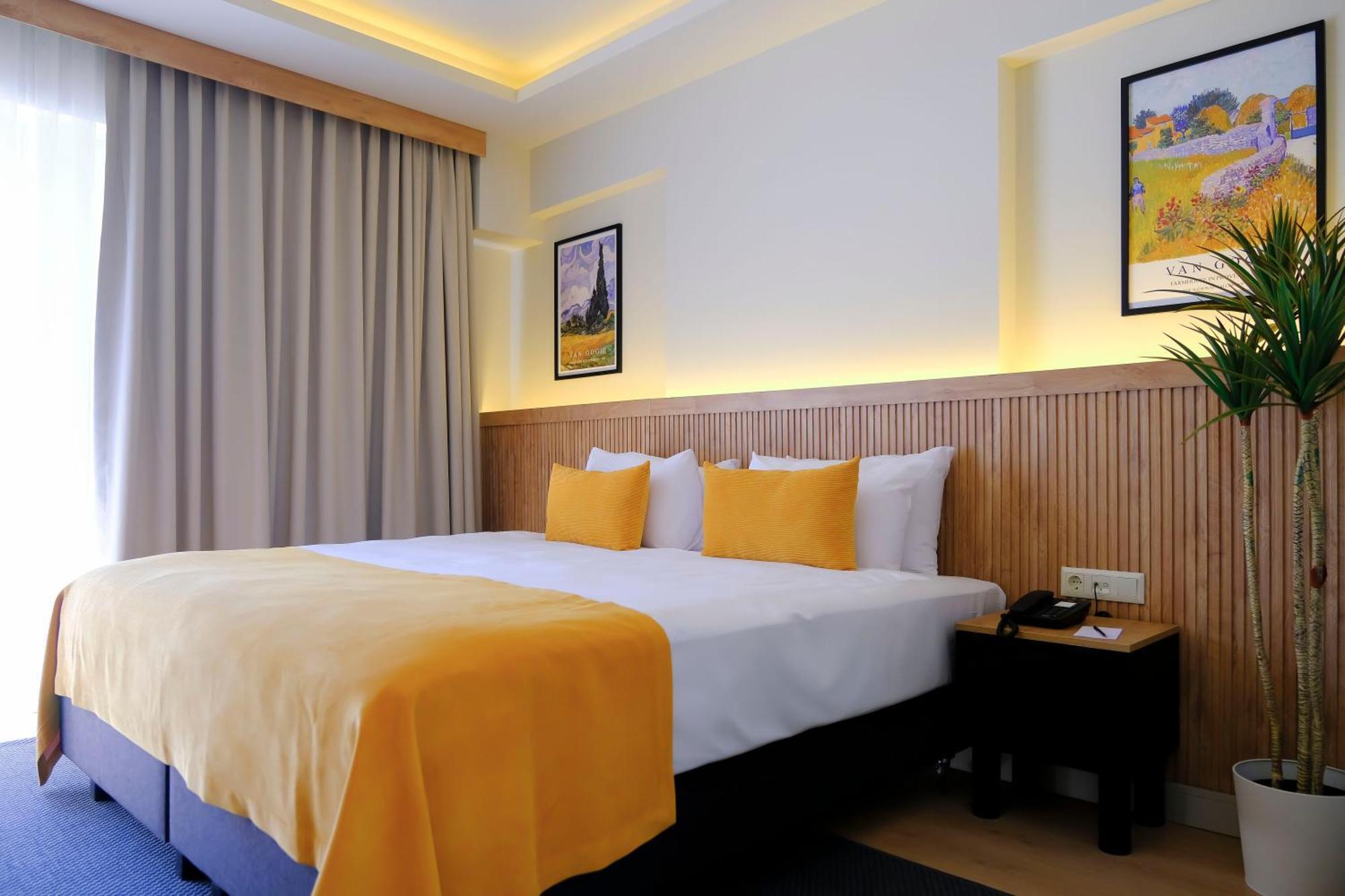 Dugi Hotel *