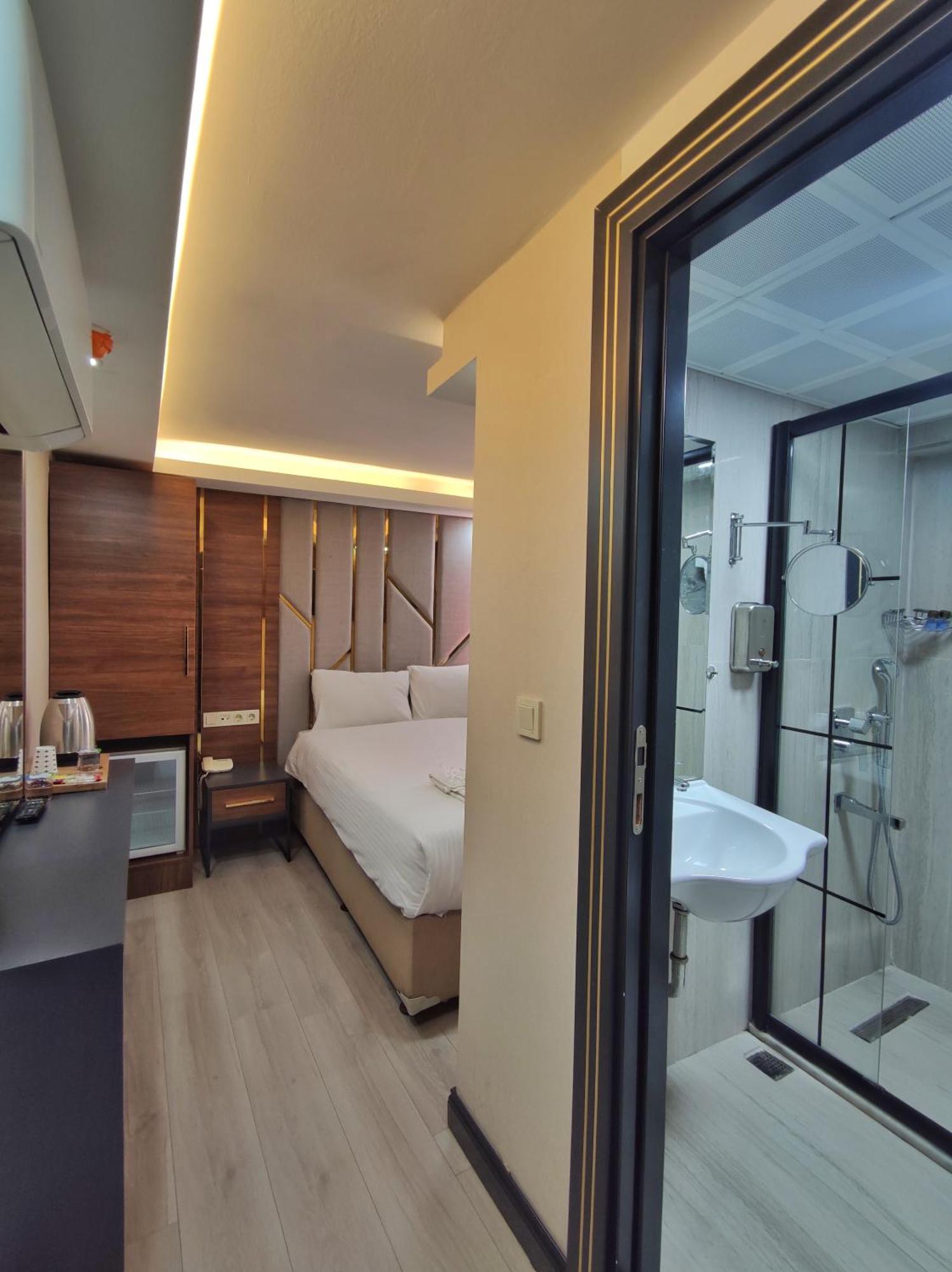 Hotel The Golden Pera's &