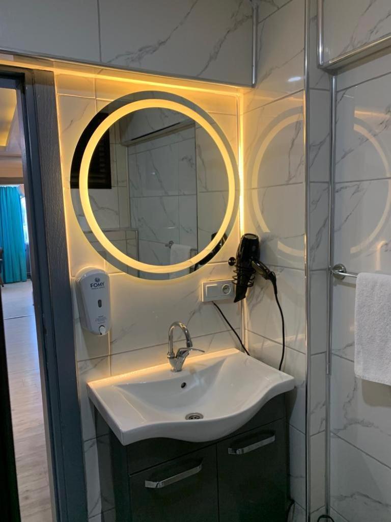 Aparthotel Sara Suit *