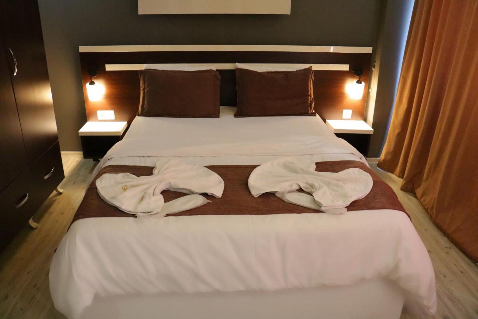 Aparthotel Sara Suit *