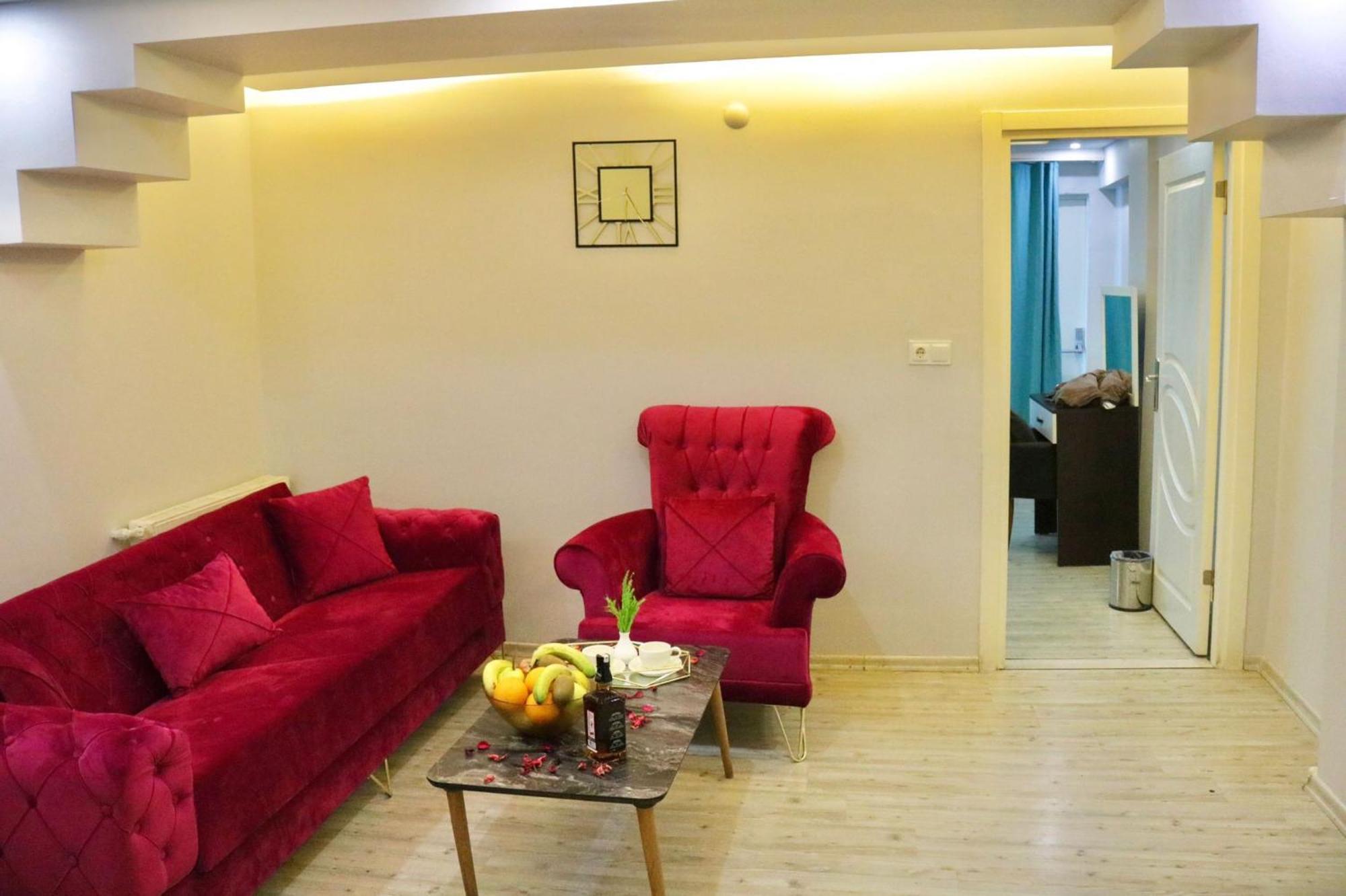 Aparthotel Sara Suit *