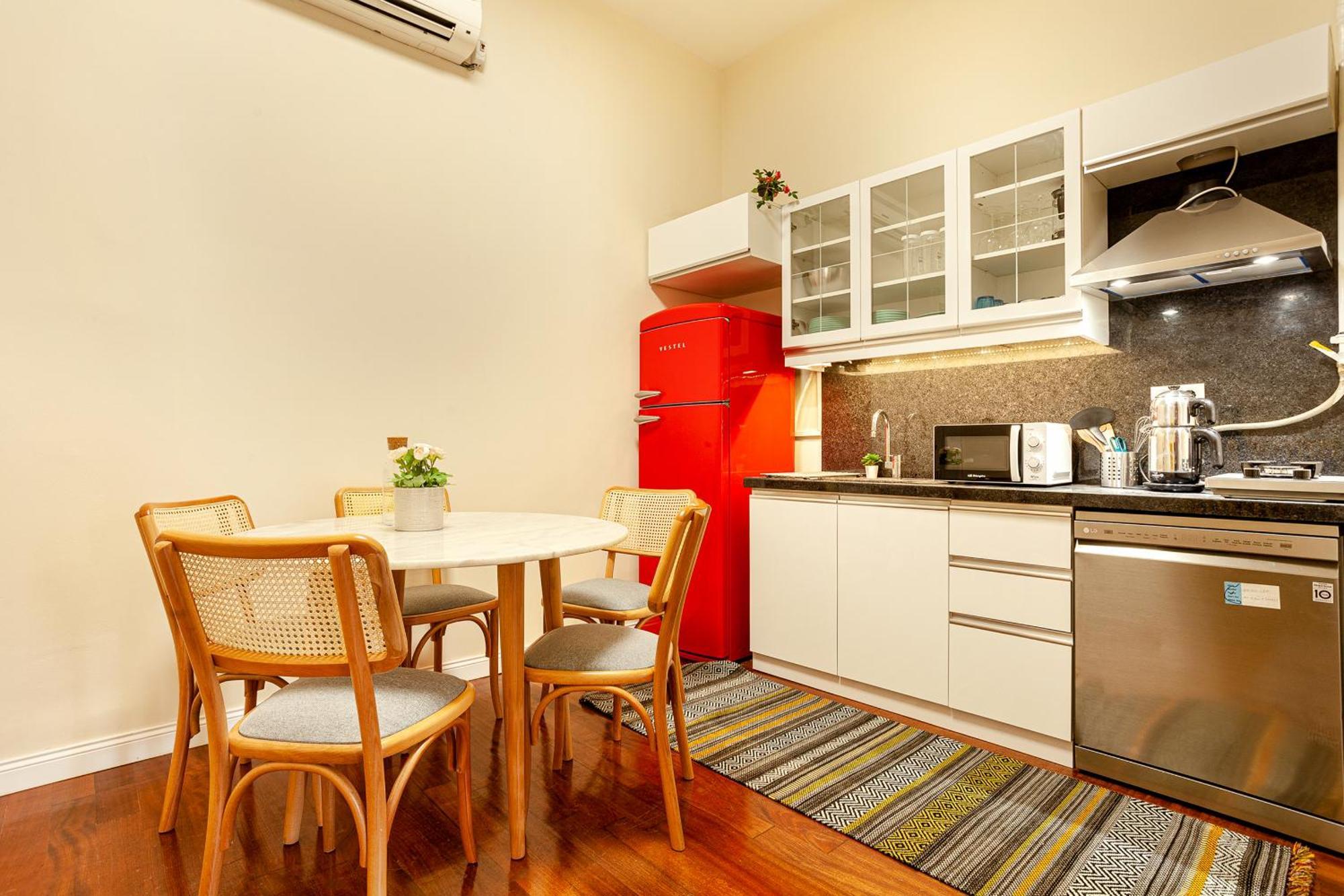 Stylish Flat Near Istiklal Street Apartment *