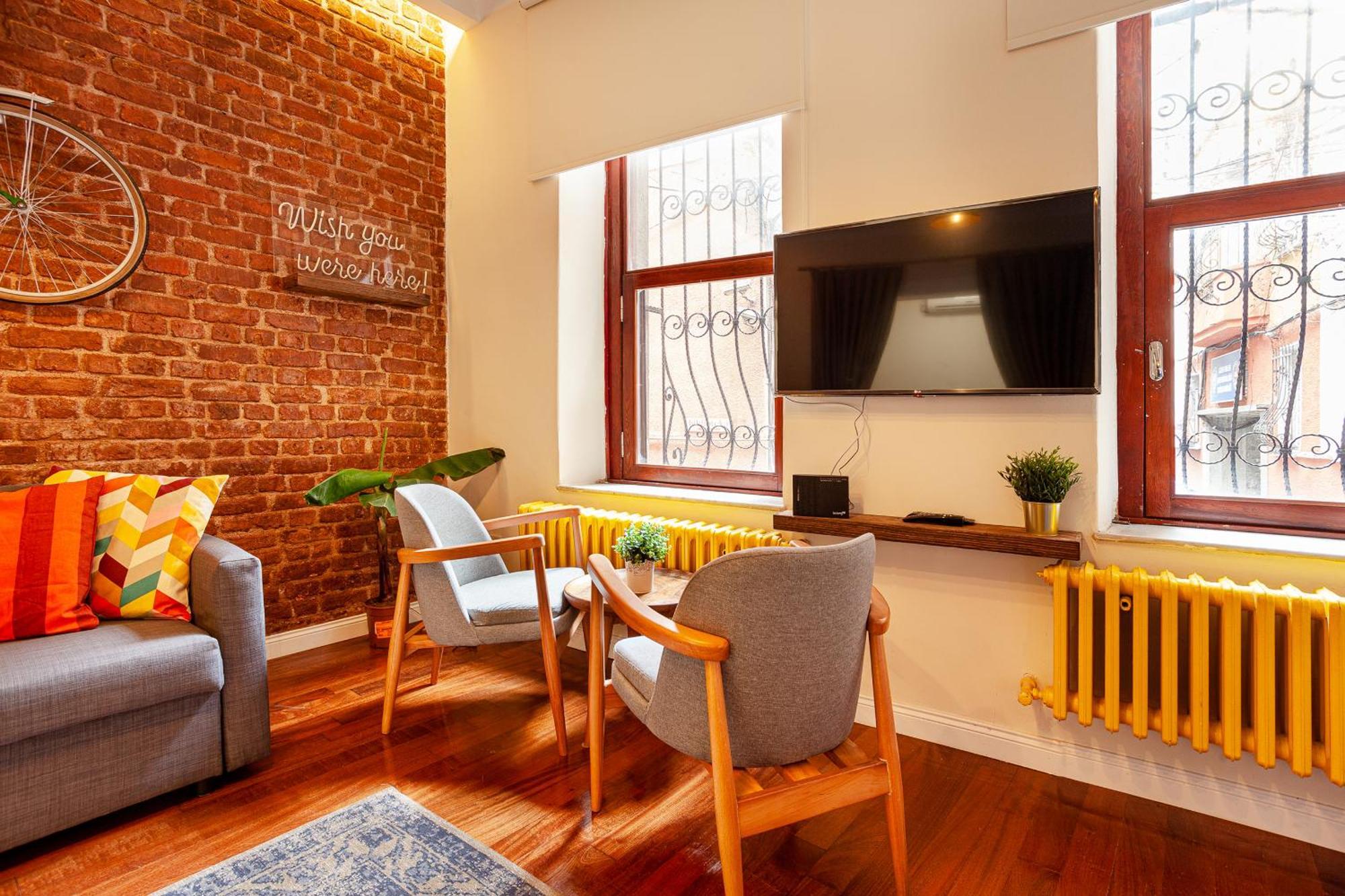Stylish Flat Near Istiklal Street Apartment *