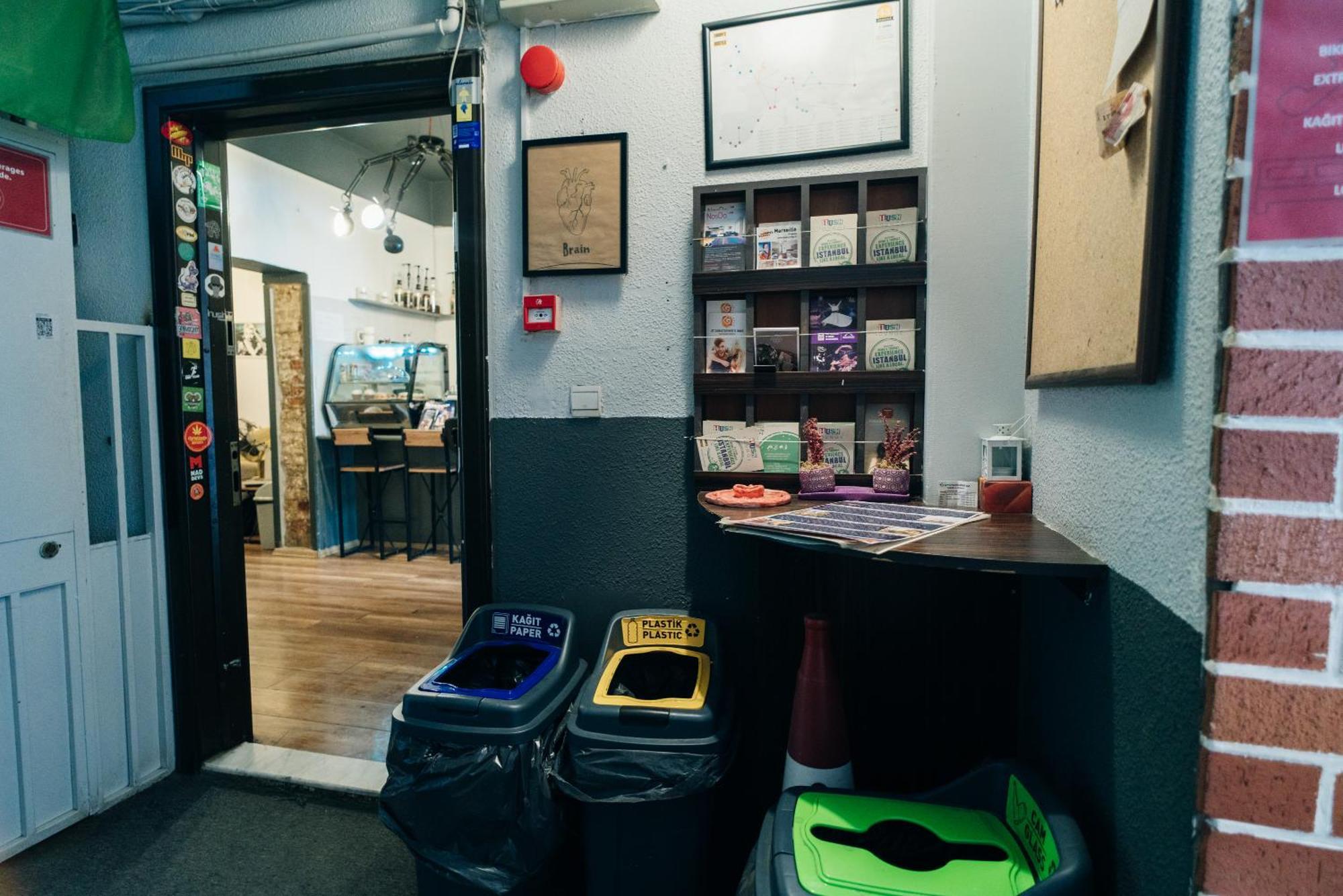 Hush Lounge Hostel *