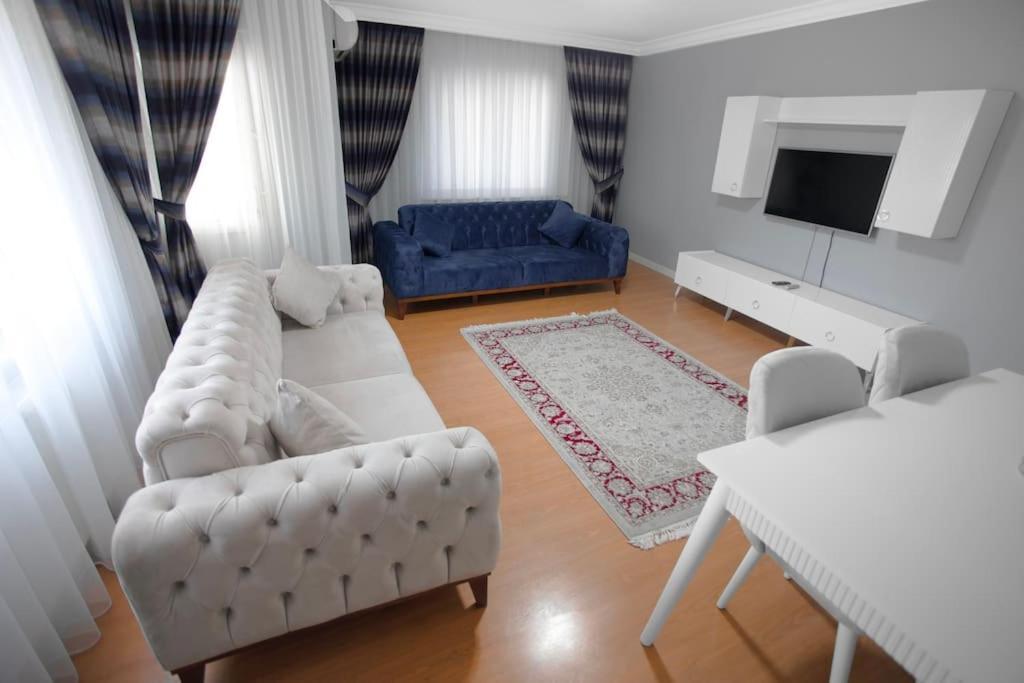 كبيره في منطقة هادئه Apartment *