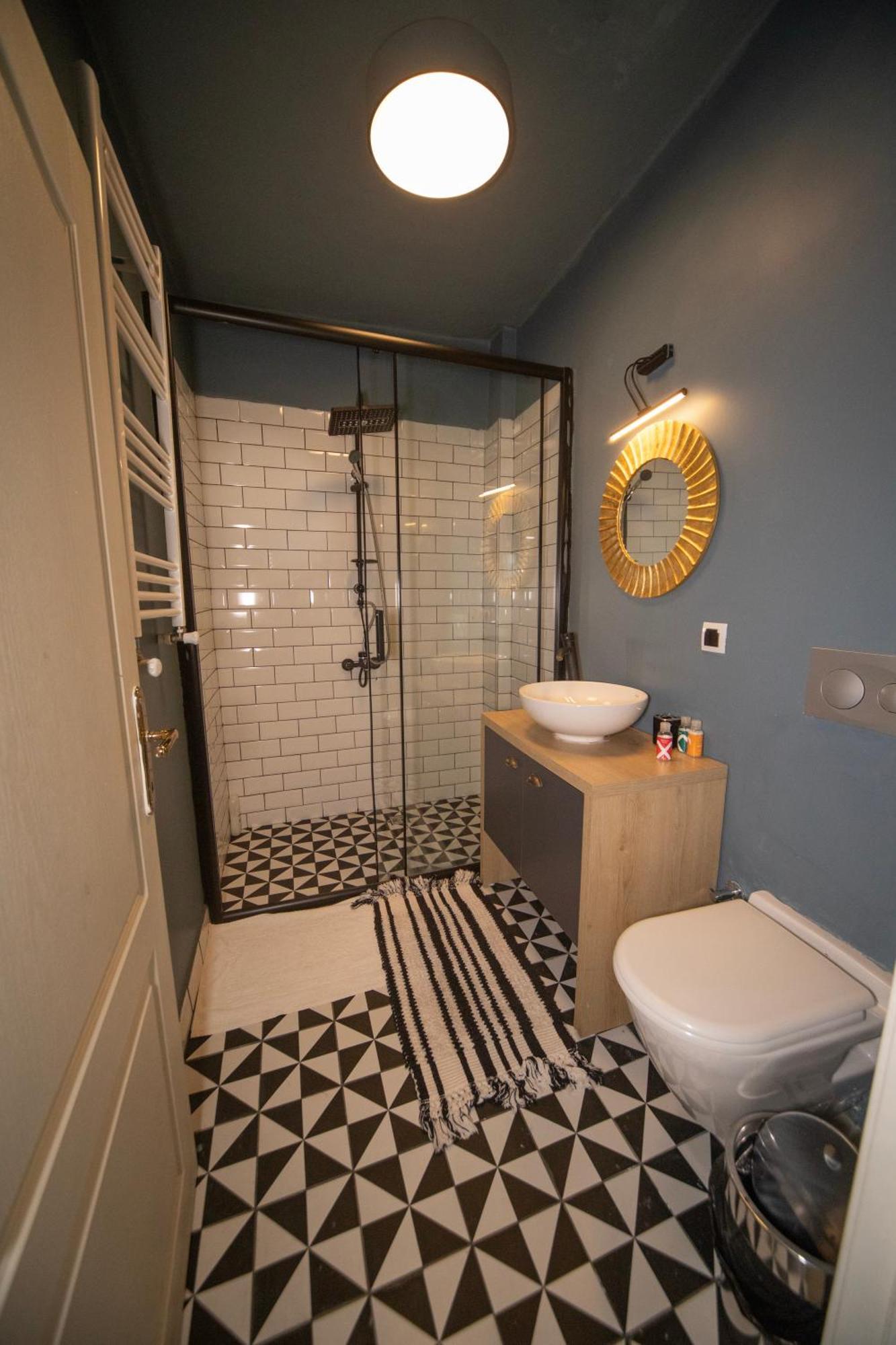 Apartment Aka *