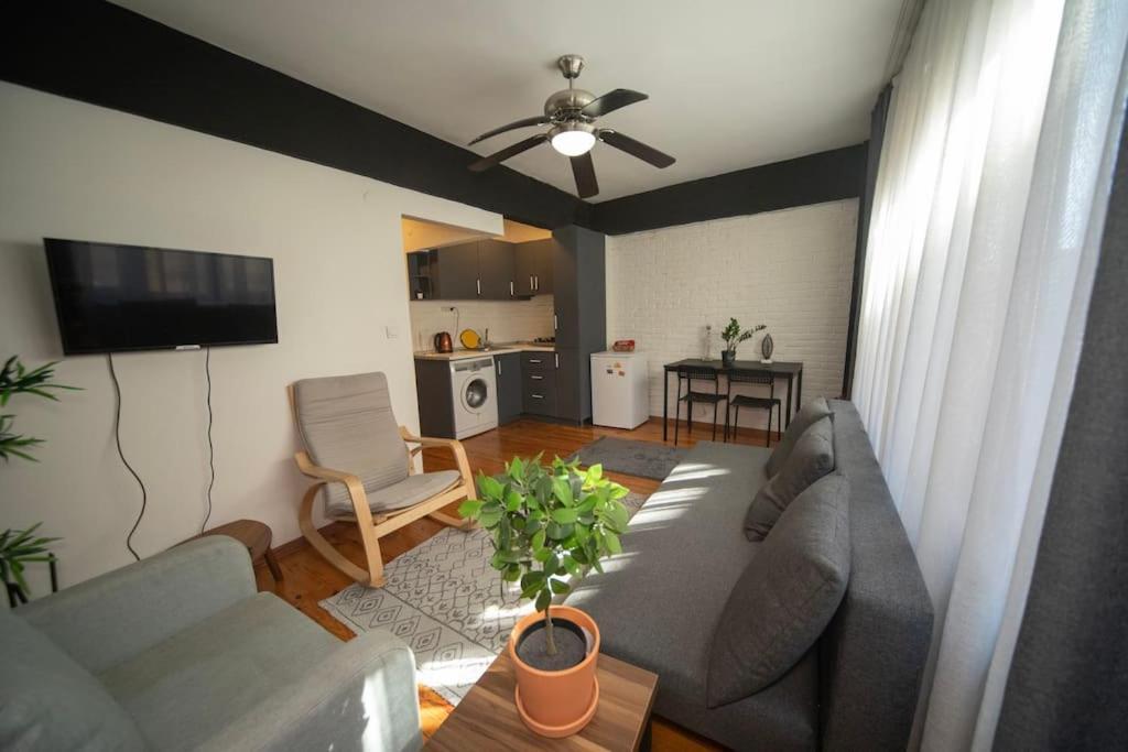 Apartment Aka *