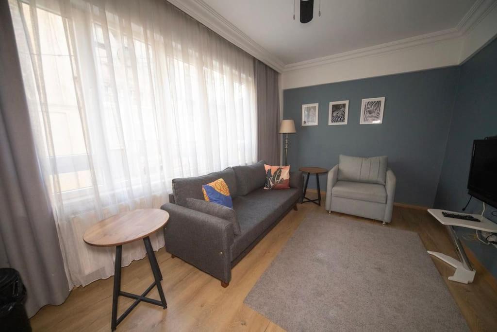 Apartment Aka *