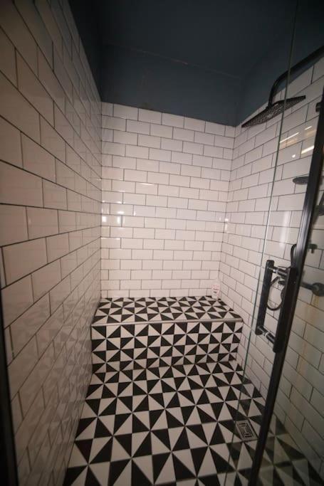Aka Apartment *