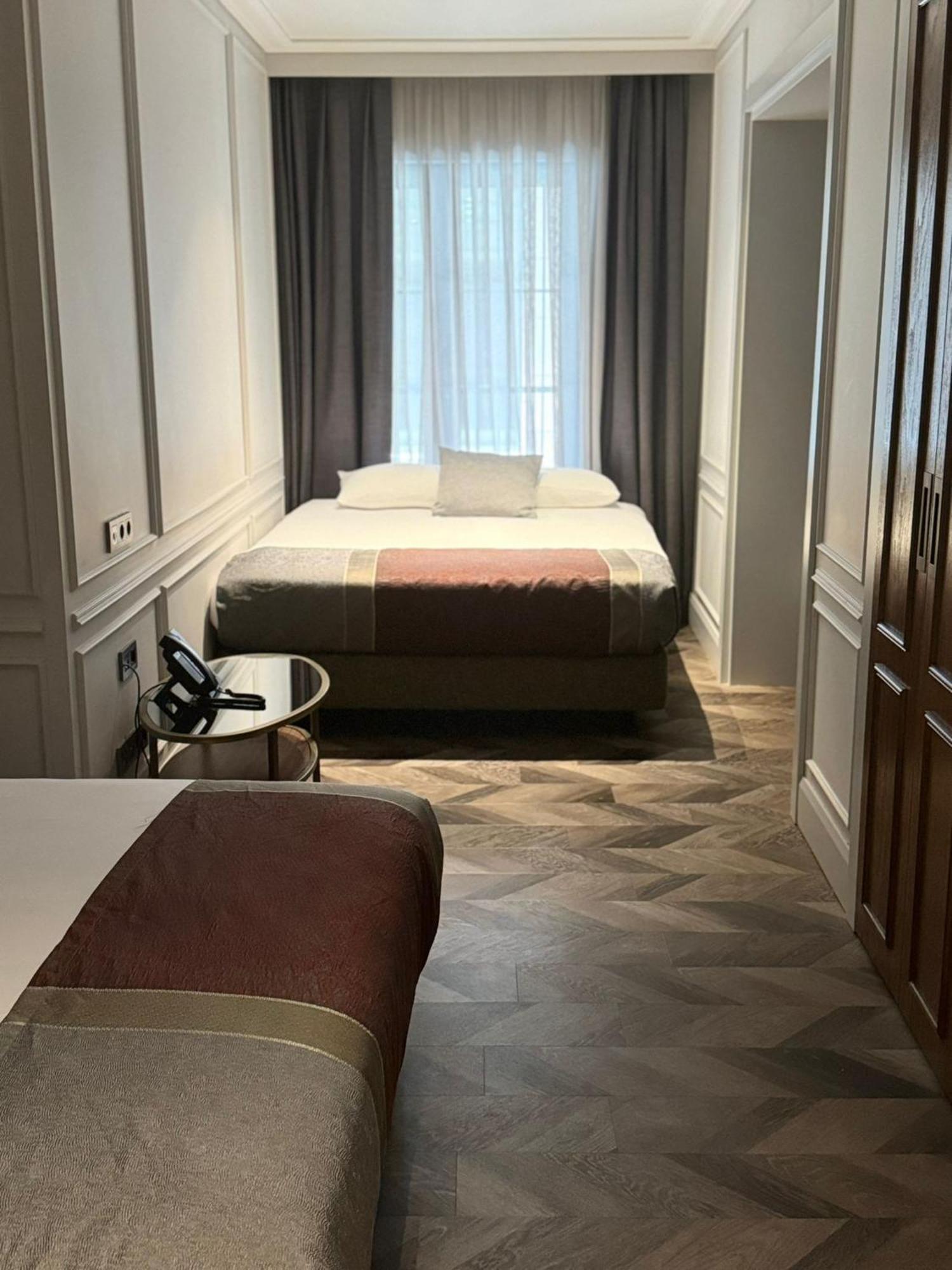 Hotel Livro