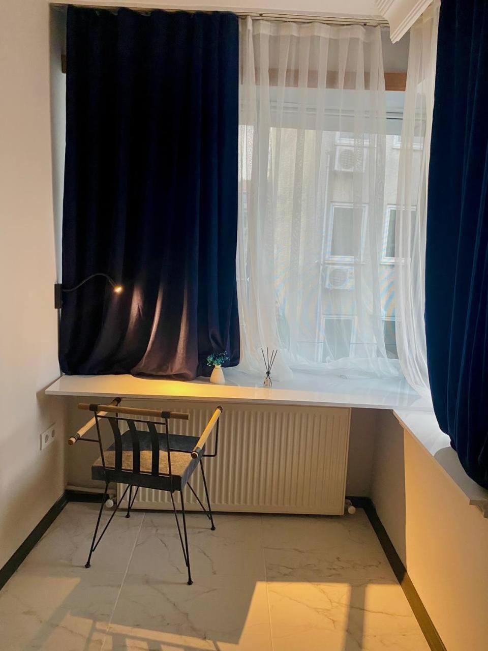 In A Digital Nomad House 107 *