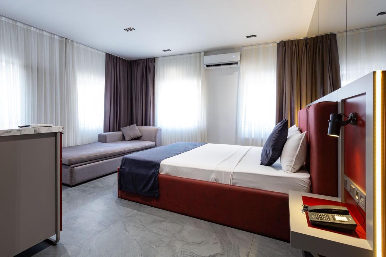 Pera Aparthotel 3*