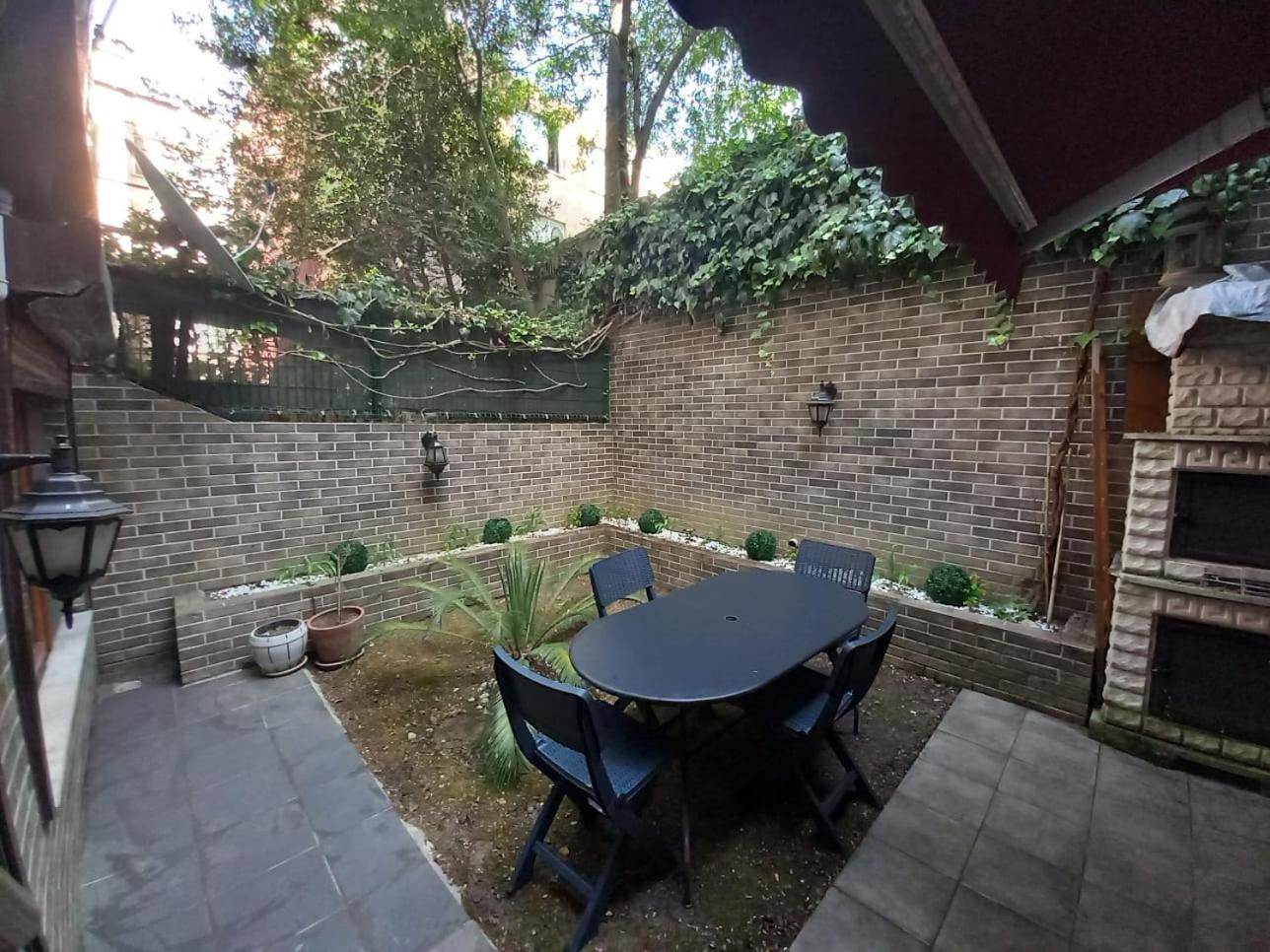 Cozy With Garden, 2 Bedroom And Very Close To Bosphorus Apartment *