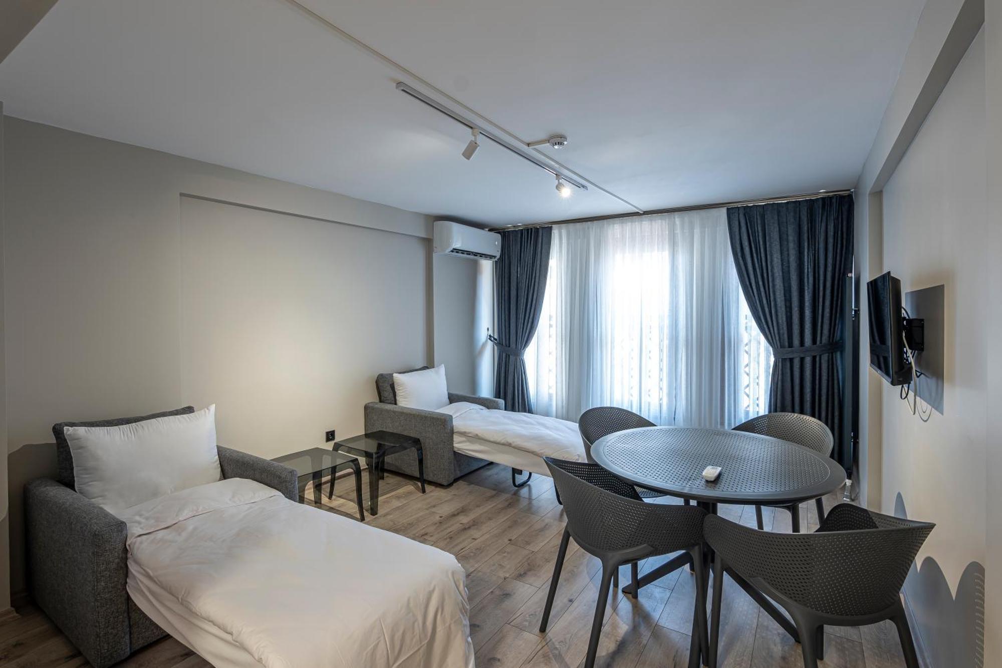 Calanthe Hotel