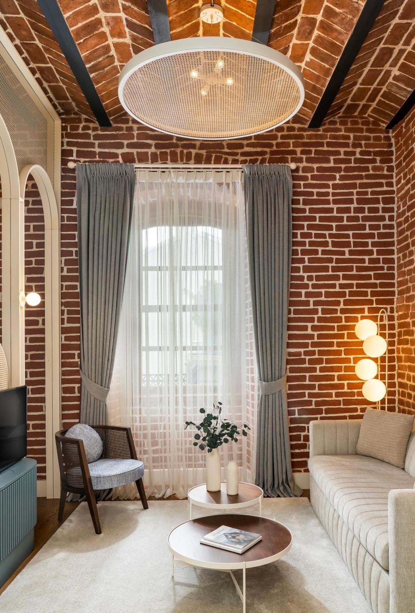 Ecole St. Pierre Hotel 4*