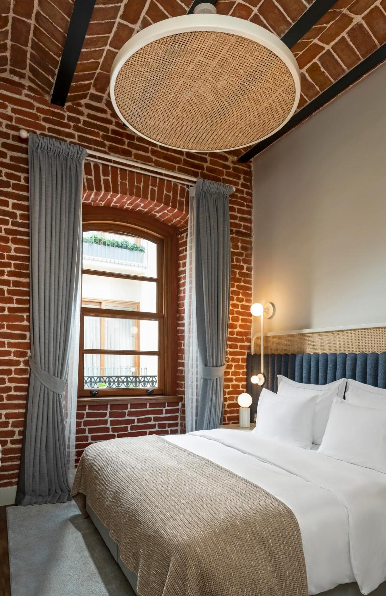 Ecole St. Pierre Hotel