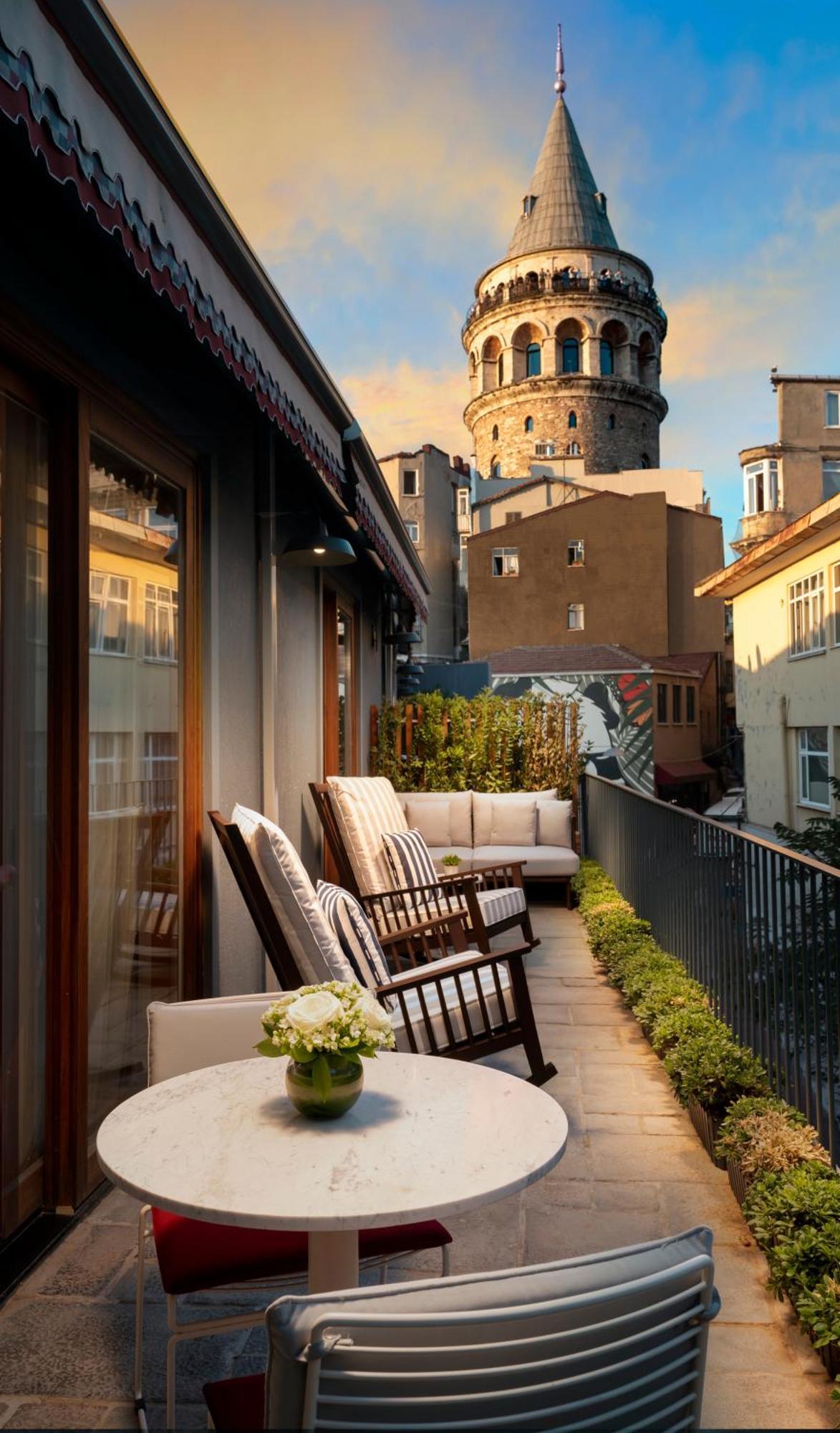 Ecole St. Pierre Hotel 4*