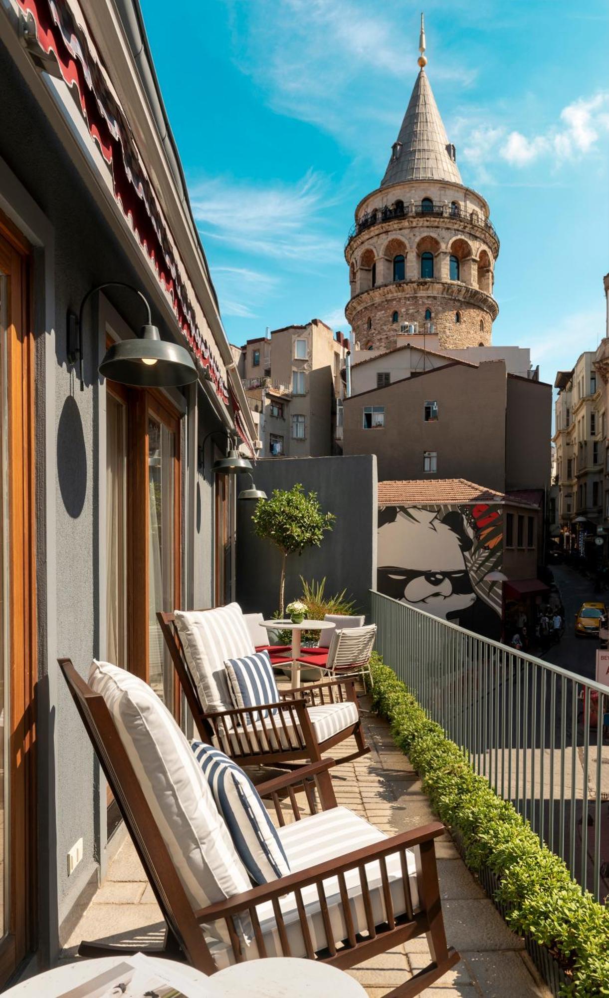 Ecole St. Pierre Hotel 4*