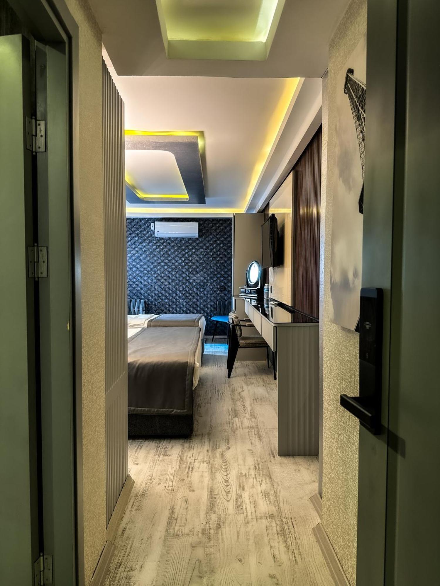 Amara Old & 3*