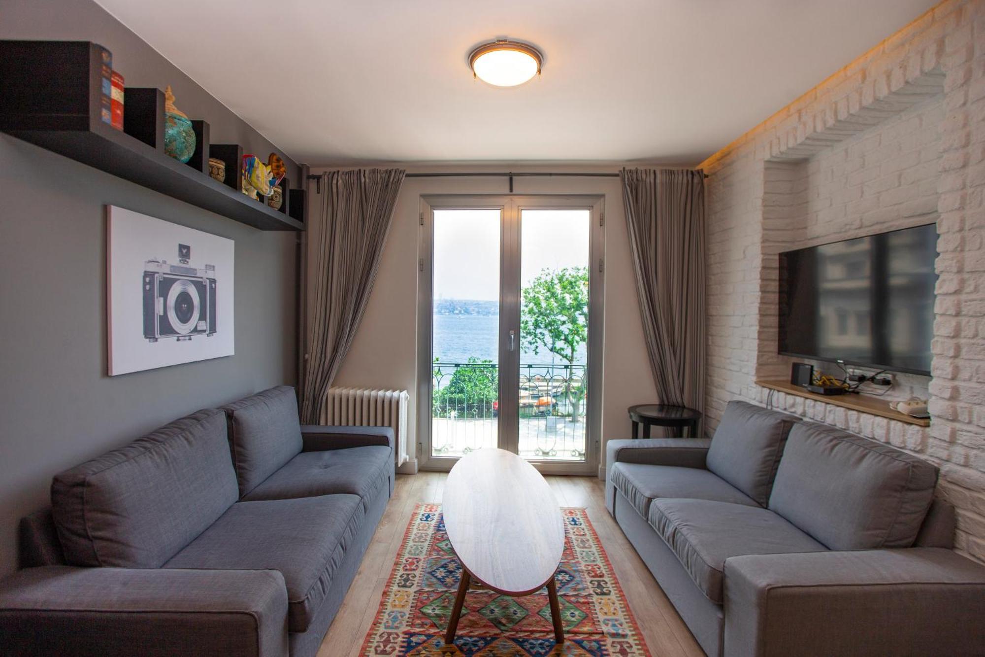 Waterfront With A Stunning View *