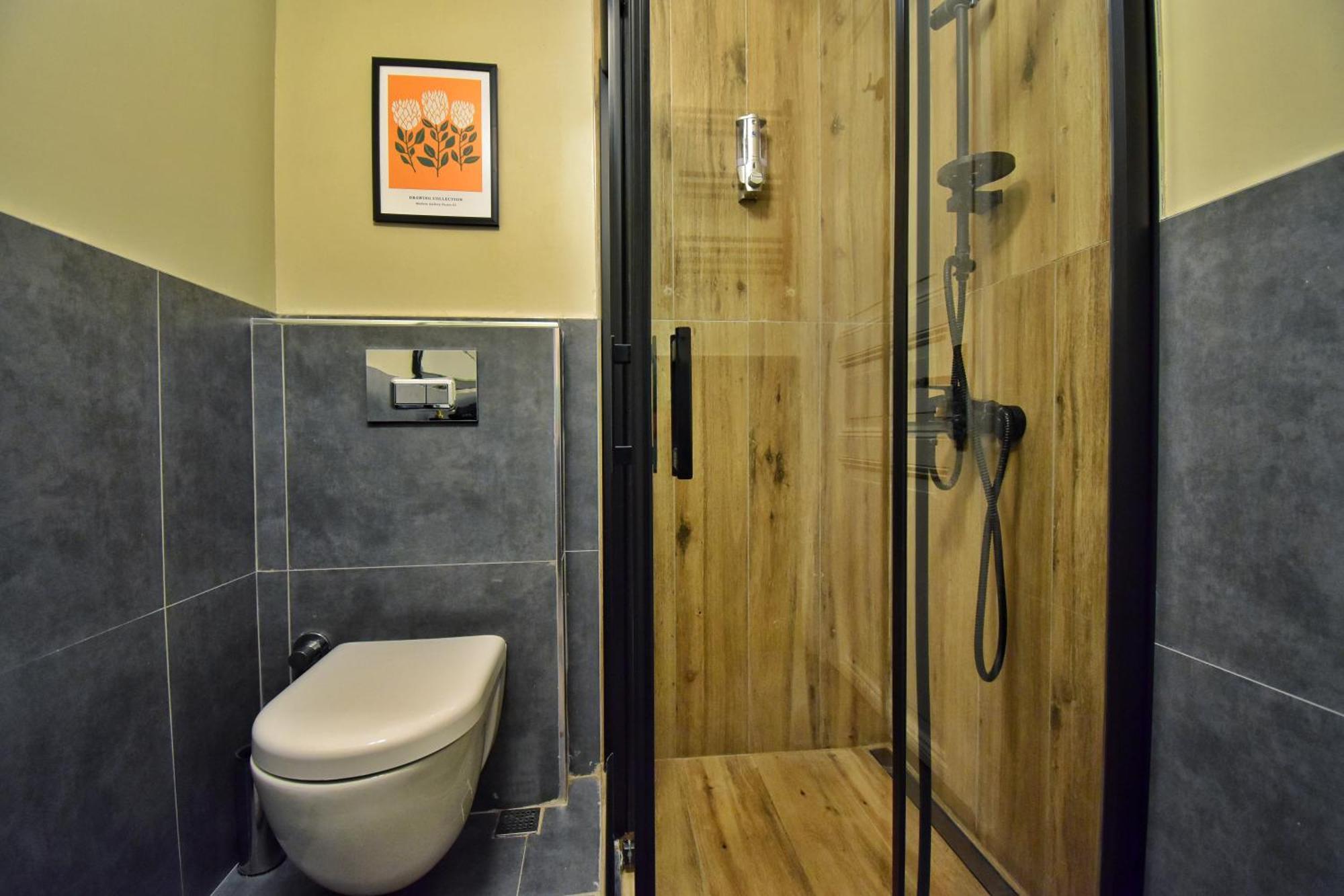 Apartment Cozy Renovated 3br Near Taksim- Santur D10